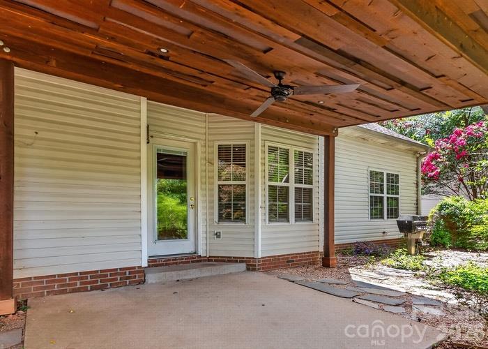 1021 Stinson Glen Lane Property Photo 2