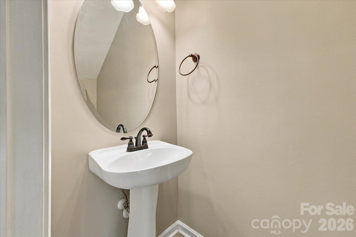 7812 Montbrook Drive Property Photo 7