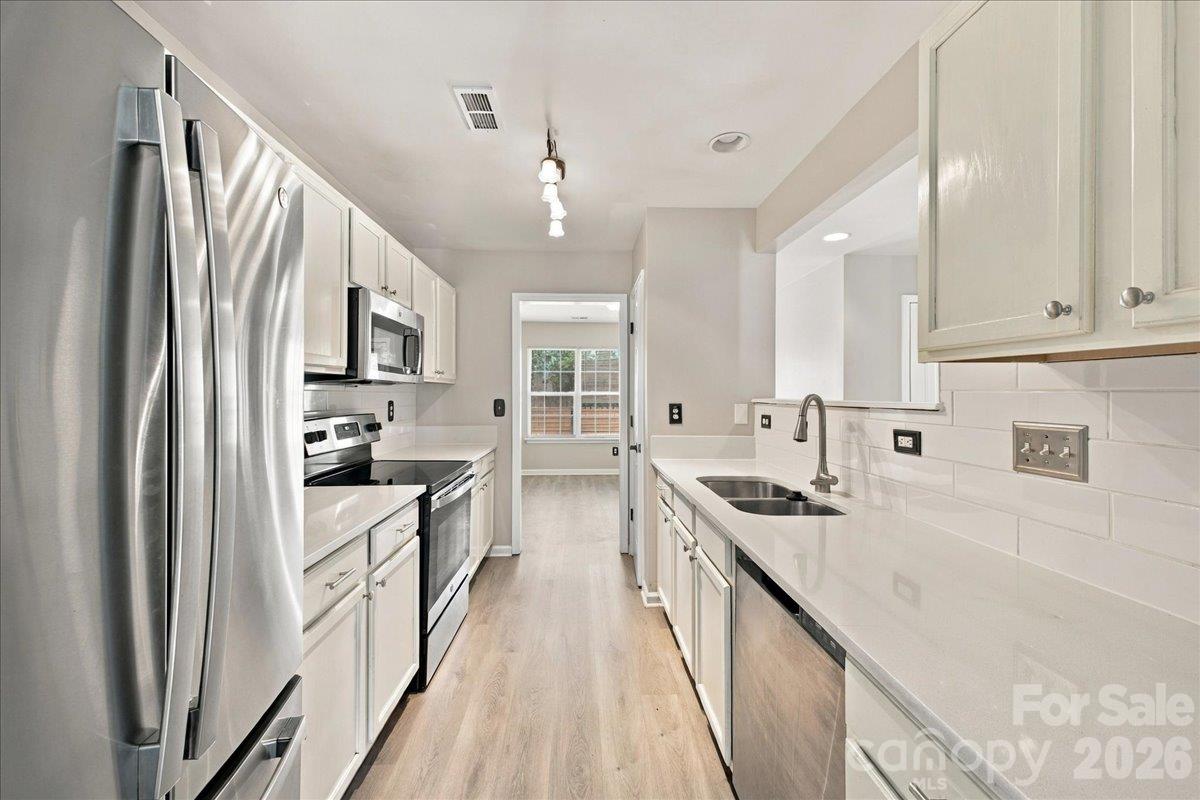 7812 Montbrook Drive Property Photo 8