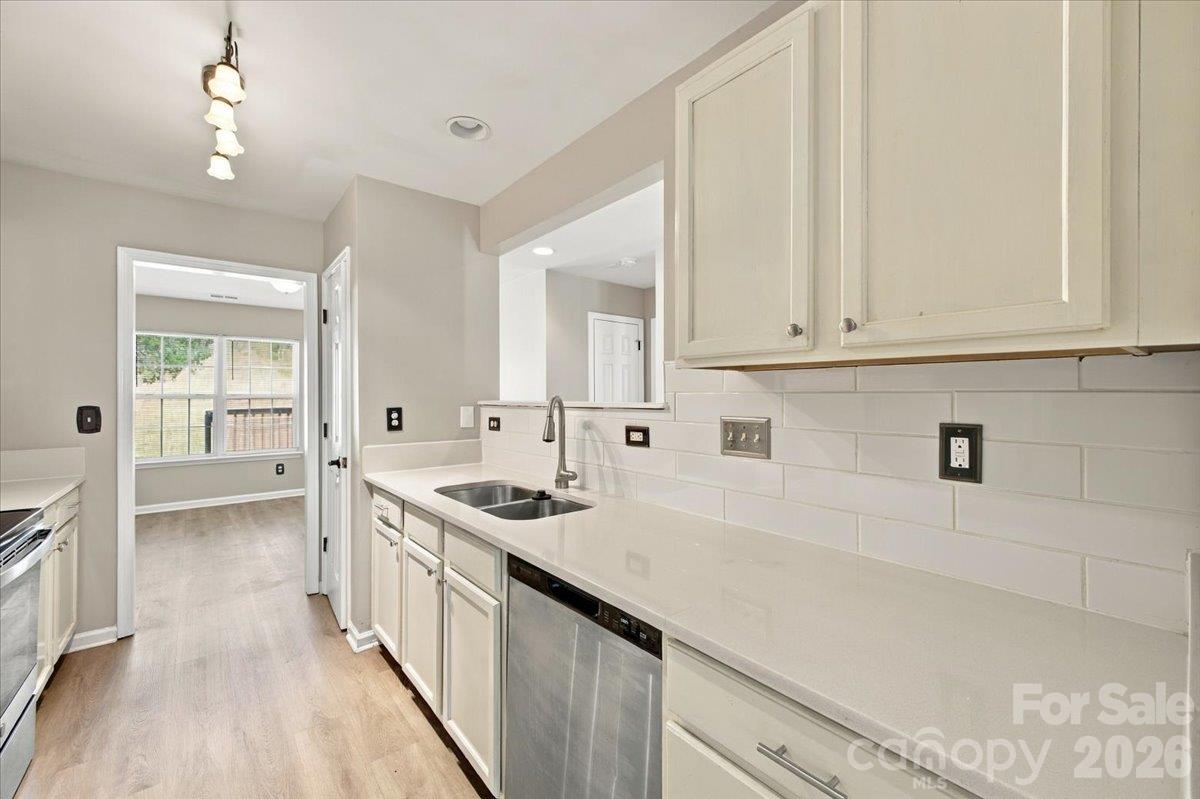 7812 Montbrook Drive Property Photo 9