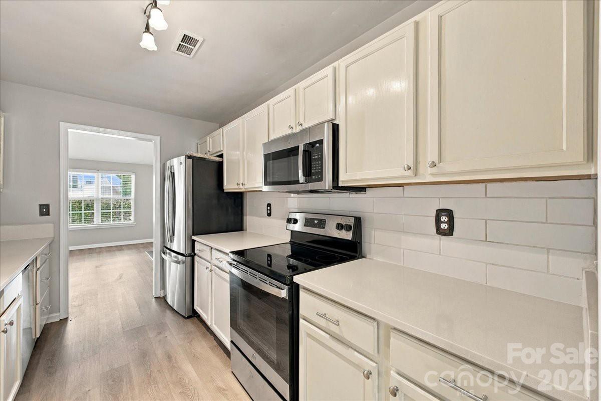 7812 Montbrook Drive Property Photo 10