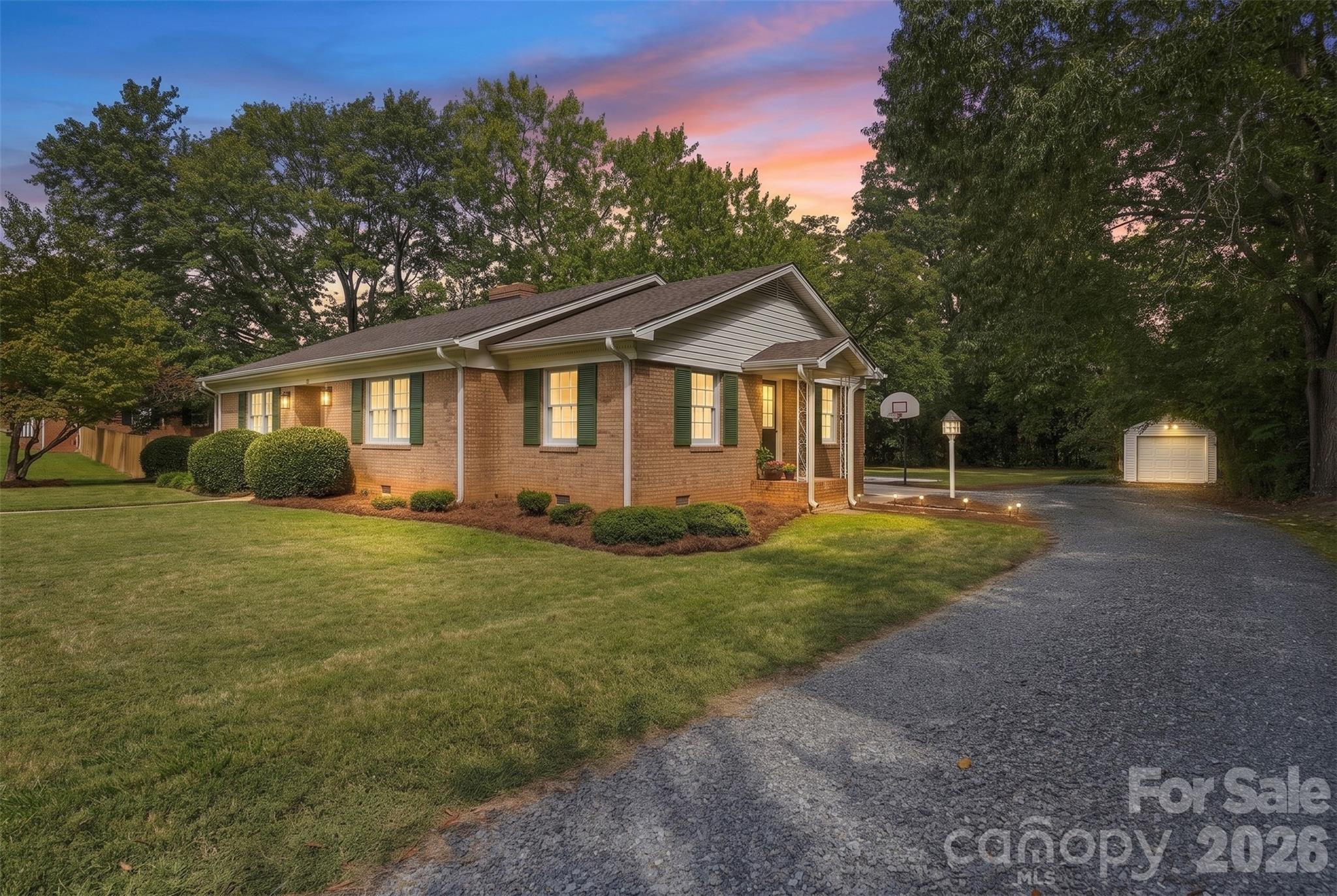 605 Roberts Street Property Photo 1