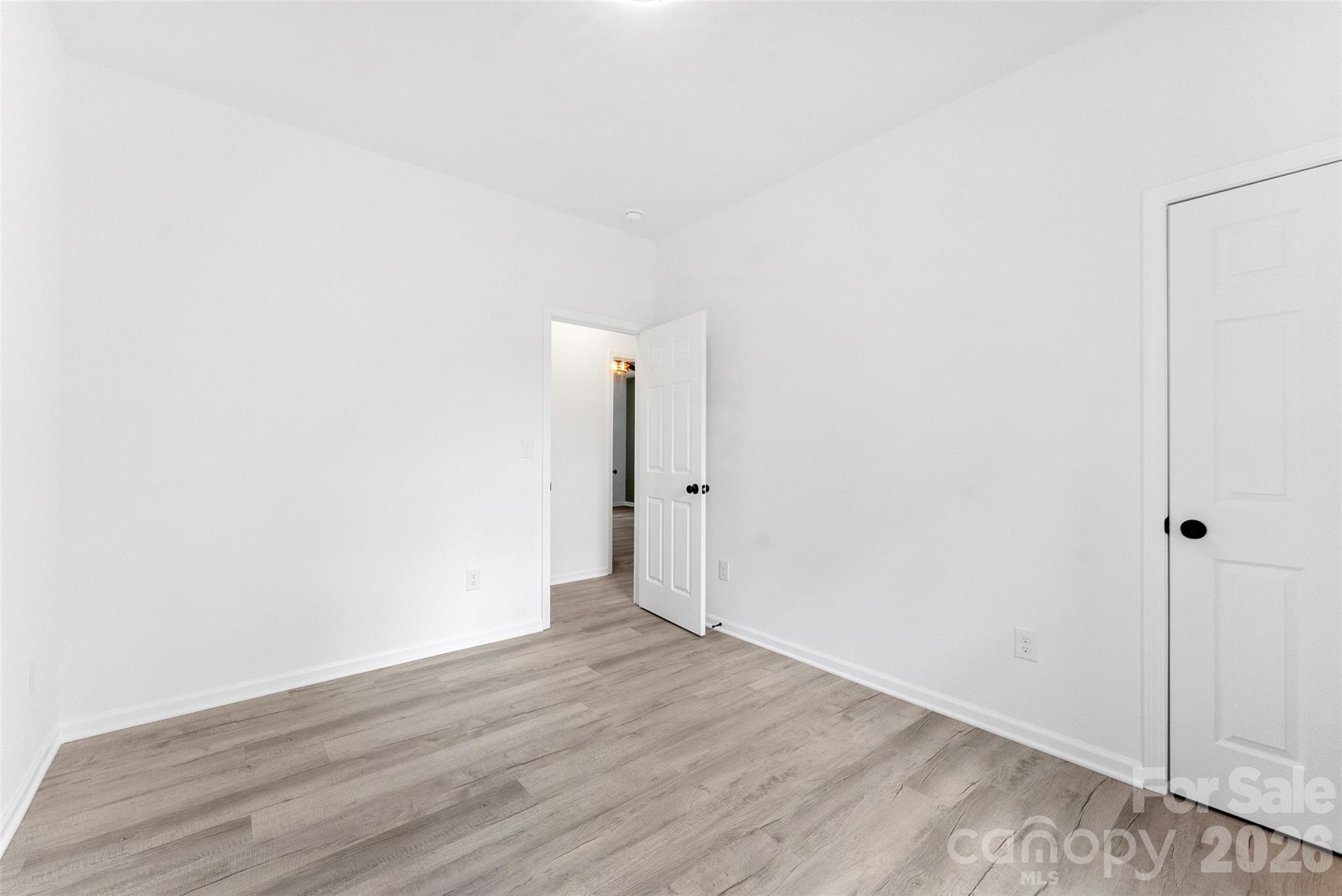 1618 Eaves Road Property Photo 33