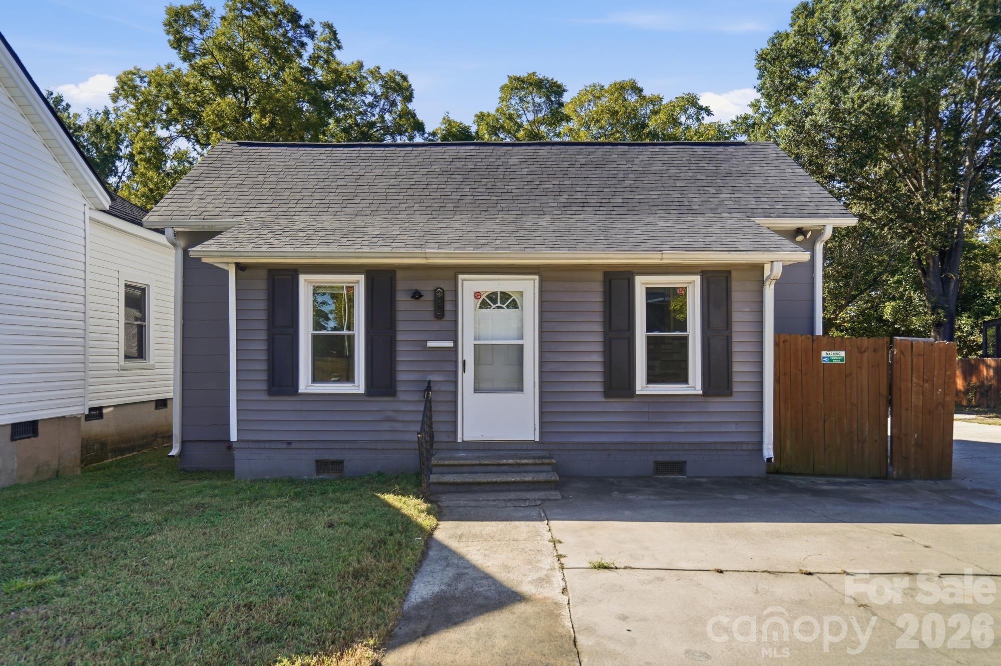 938 E White Street Property Photo 1