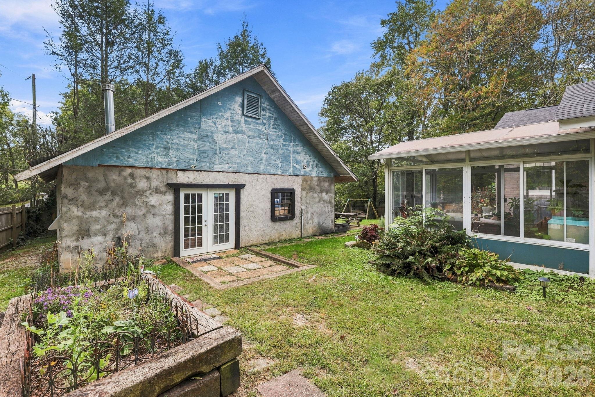 2004 Old South Carolina Avenue Property Photo 4