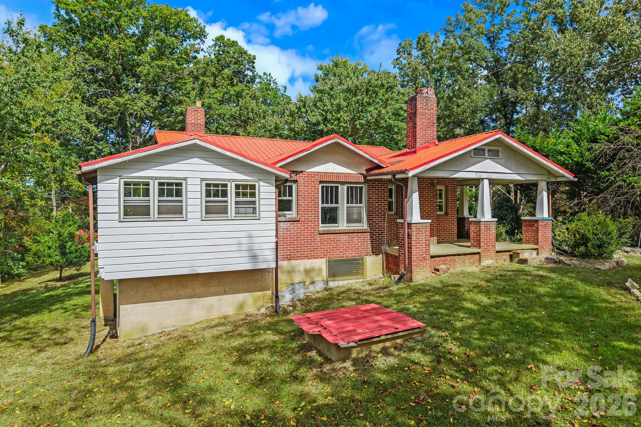 1305 Jenkins Valley Road Property Photo 1