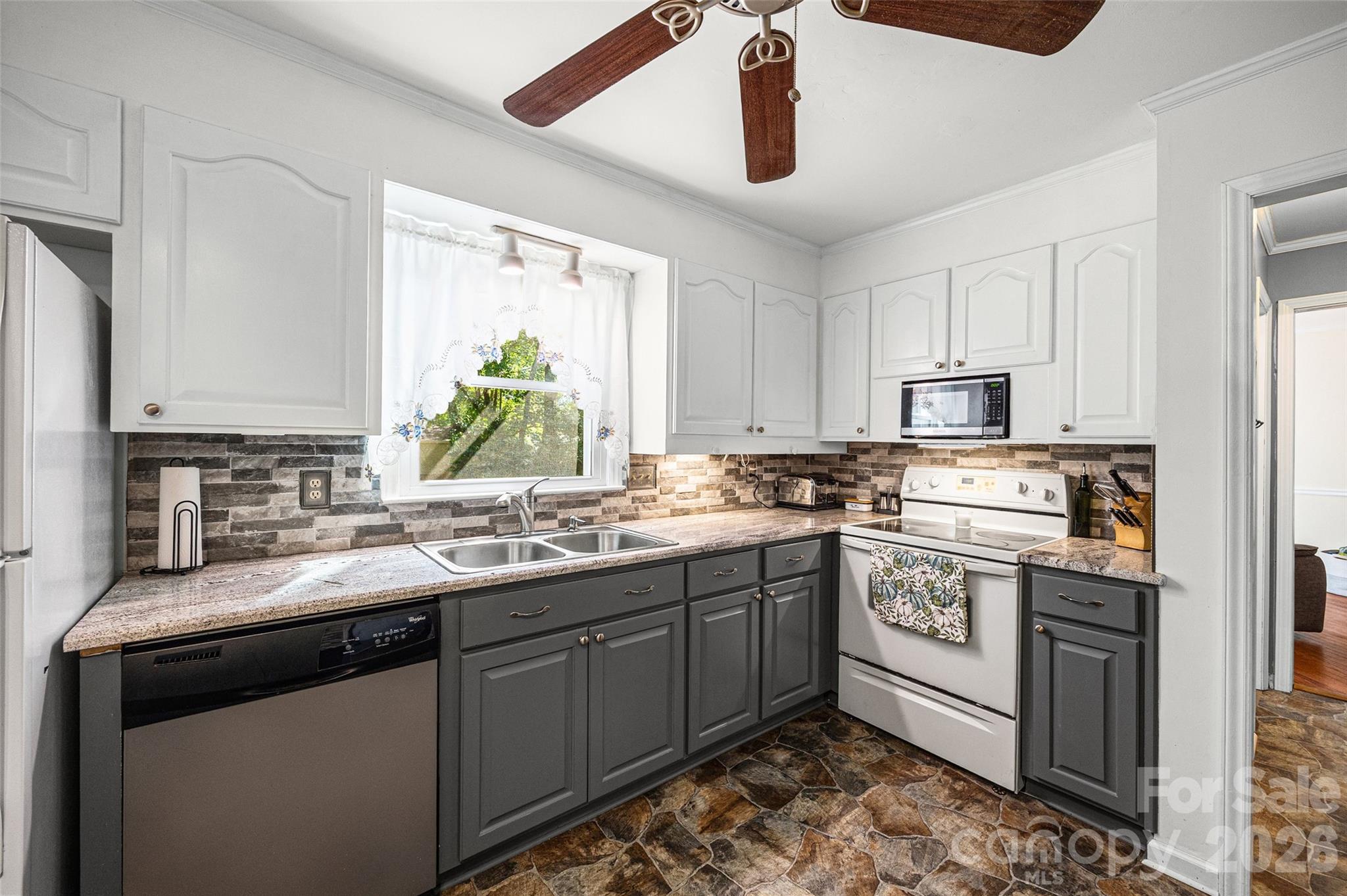419 Holly Drive Property Photo 10