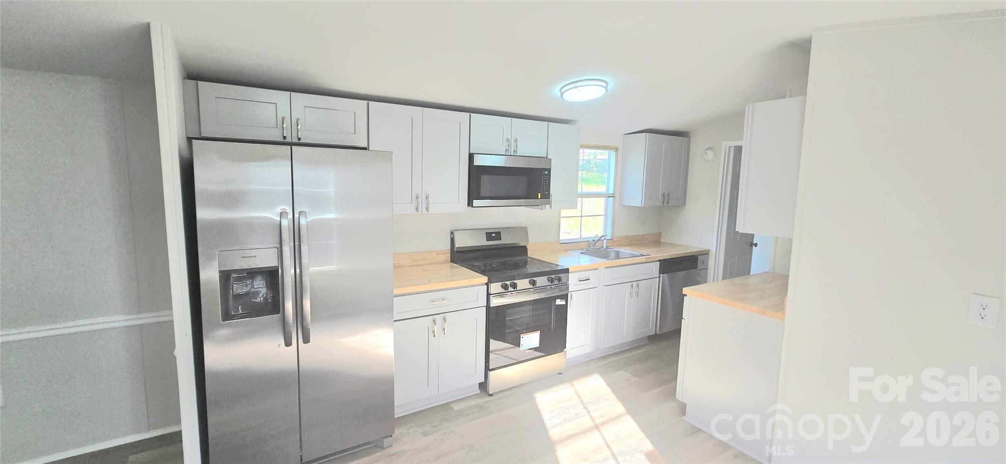 968 Cy Circle Property Photo 2