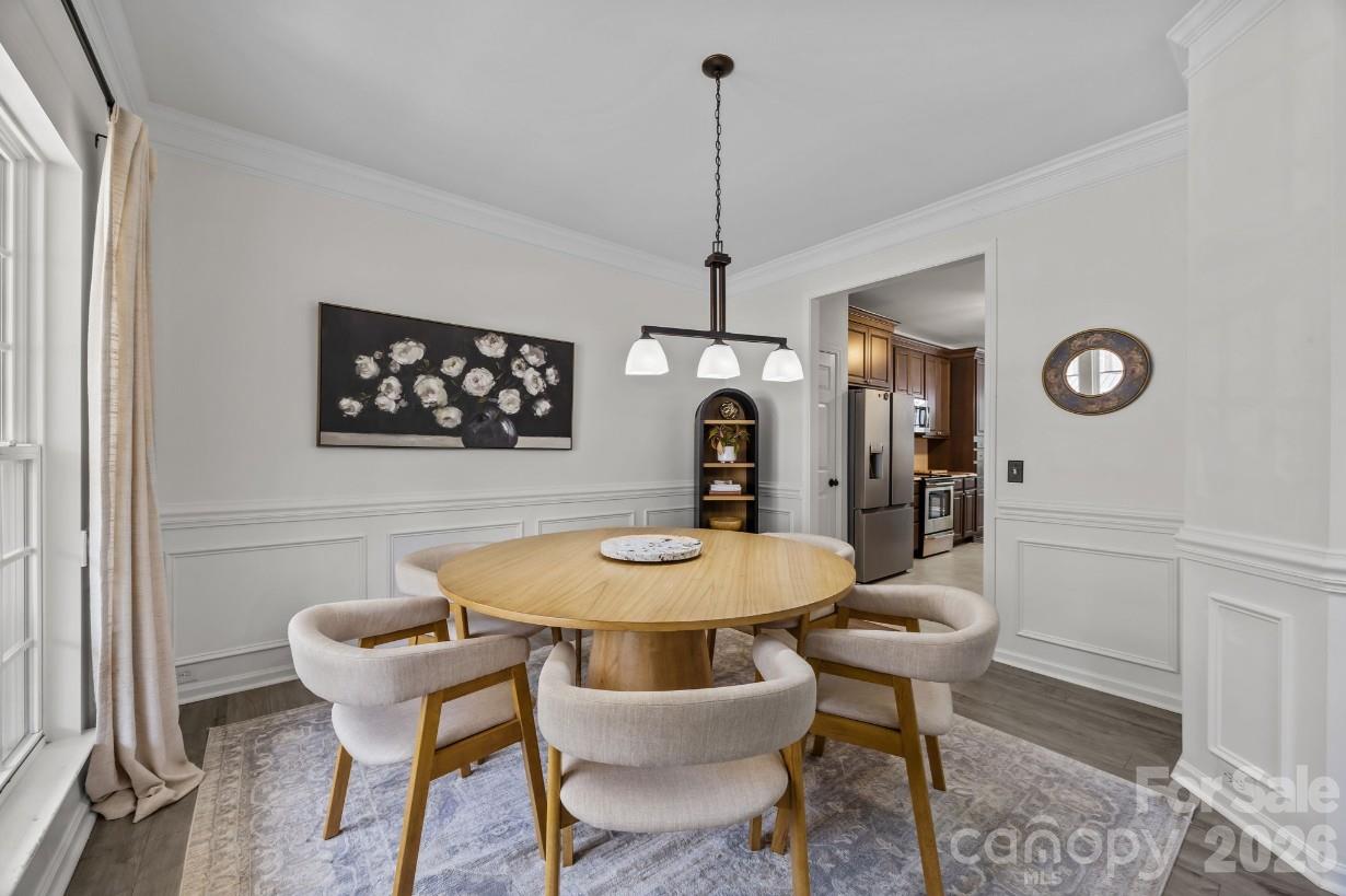 1317 Shimmer Light Circle Property Photo 3