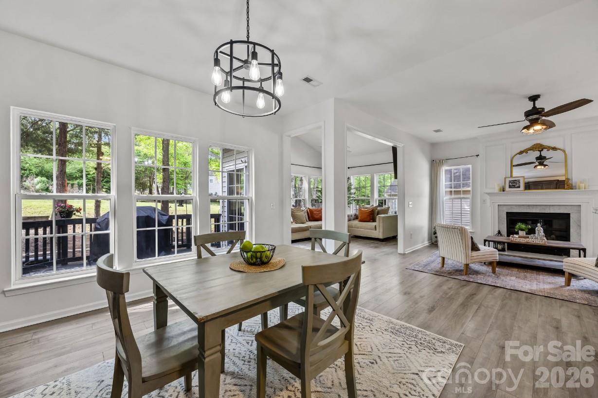 1317 Shimmer Light Circle Property Photo 5