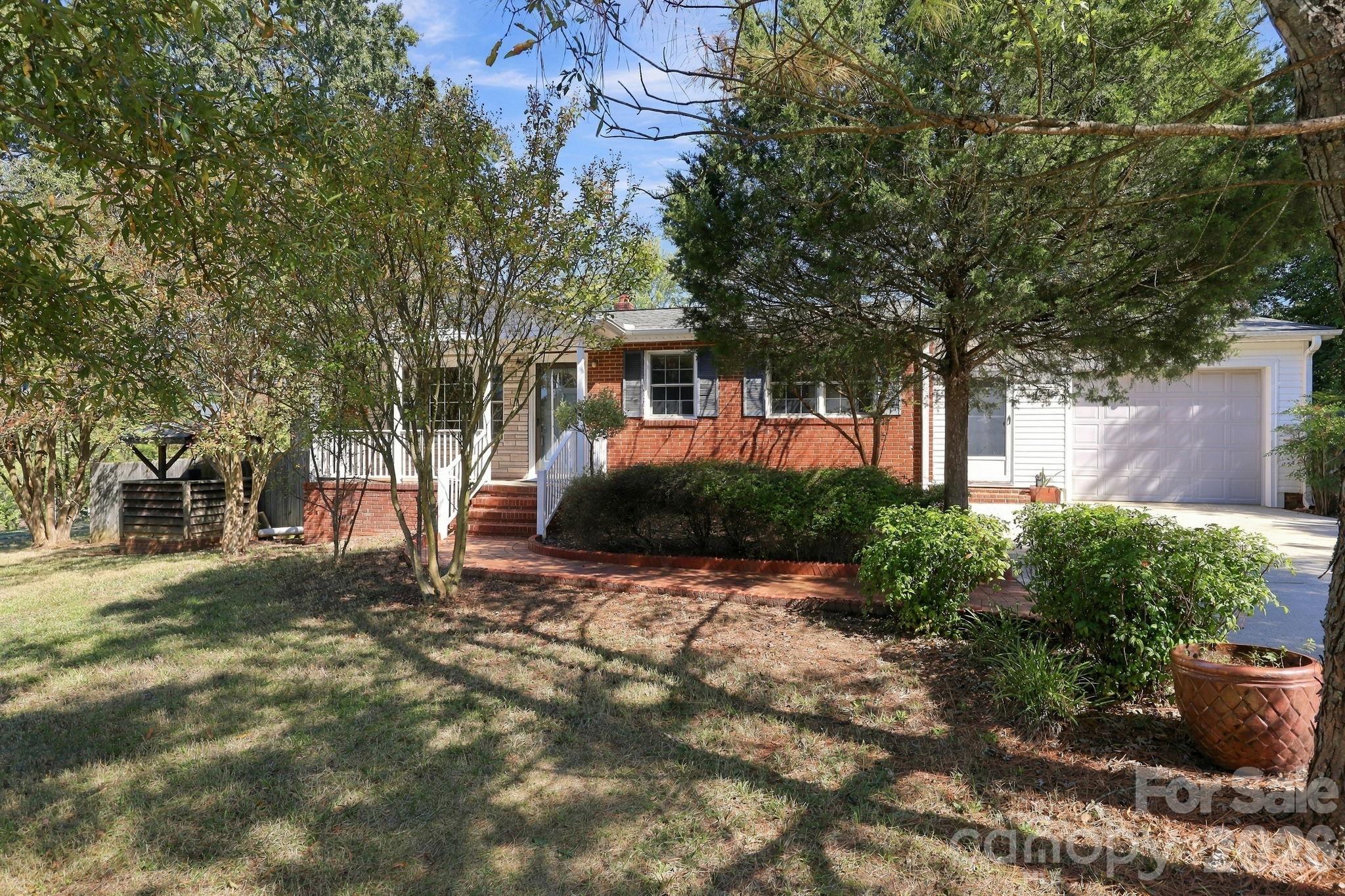 120 Glenwood Drive Property Photo 1