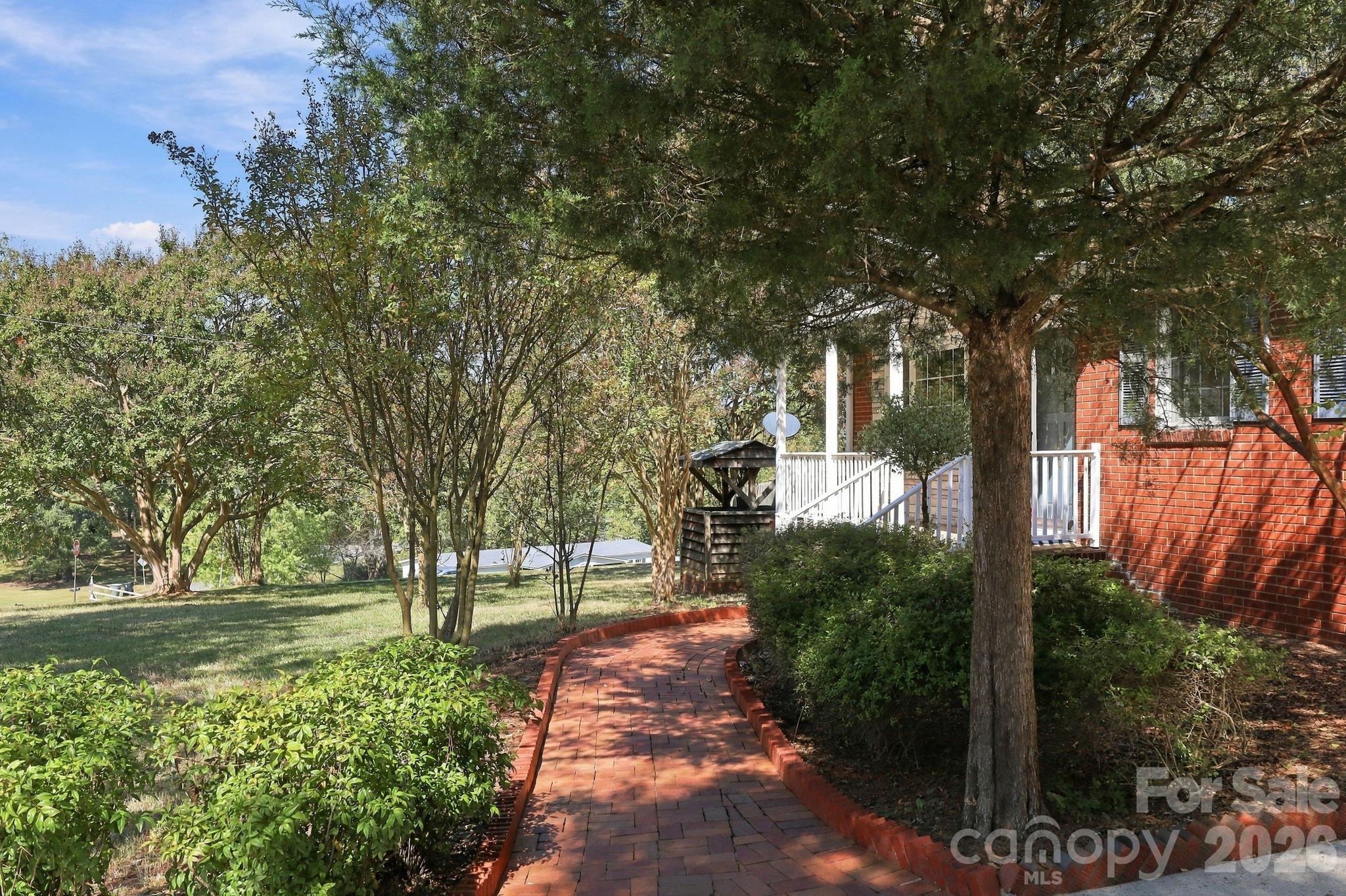120 Glenwood Drive Property Photo 3