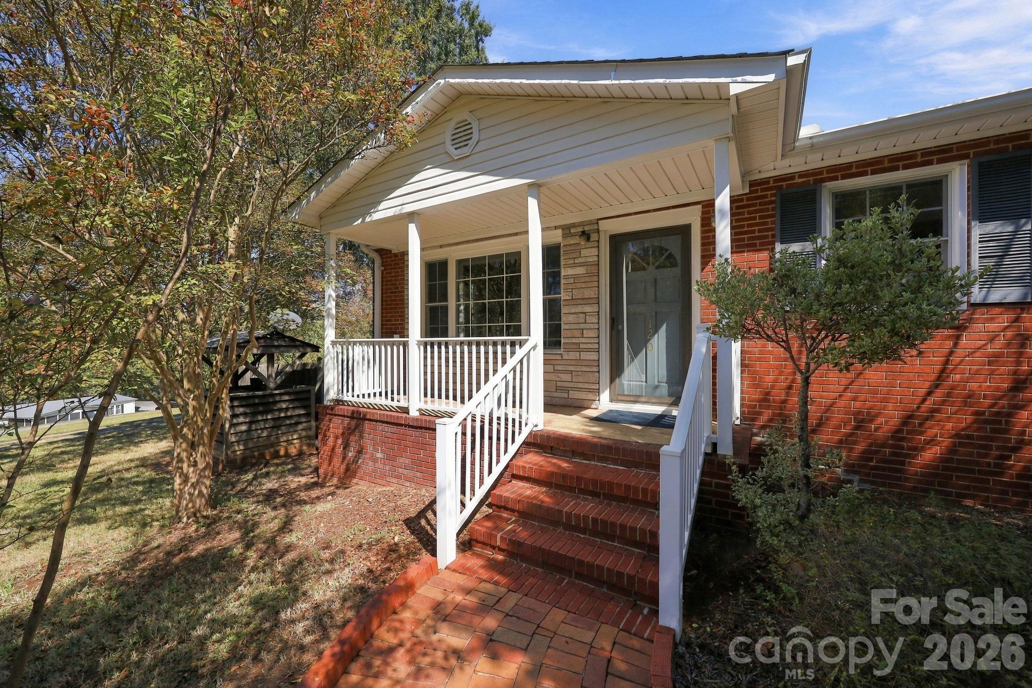 120 Glenwood Drive Property Photo 7