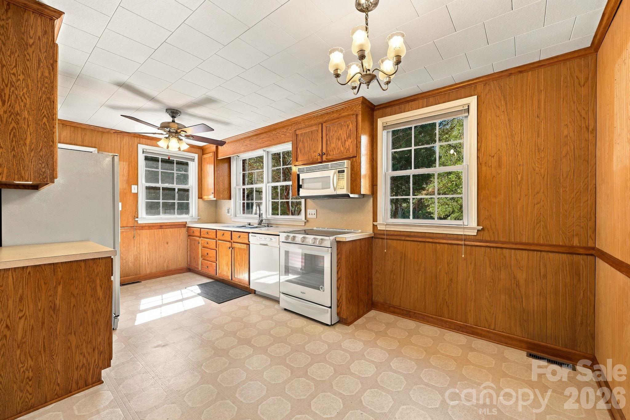 120 Glenwood Drive Property Photo 23