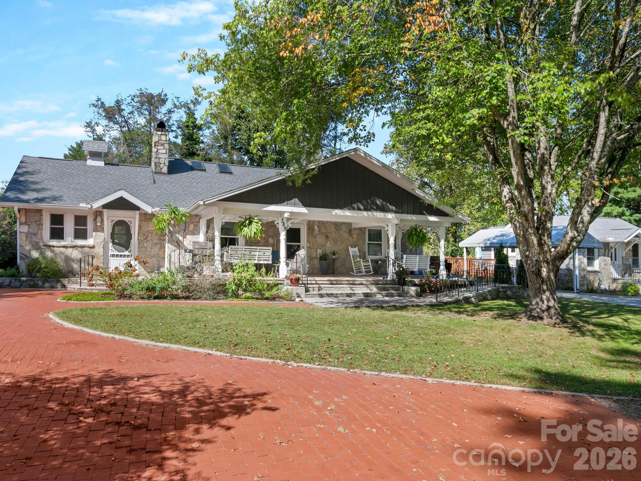389 Courtland Boulevard Property Photo 2