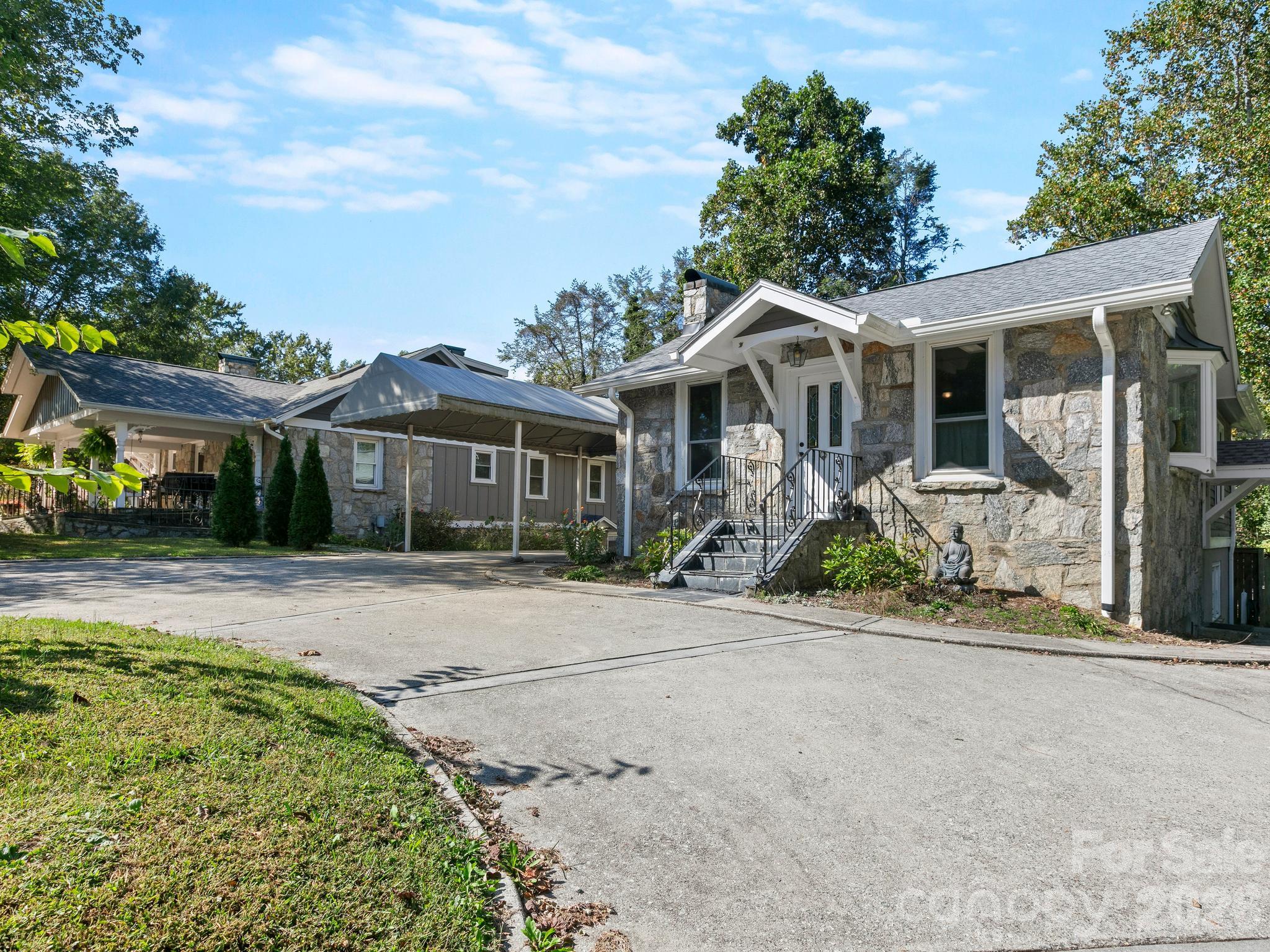389 Courtland Boulevard Property Photo 5