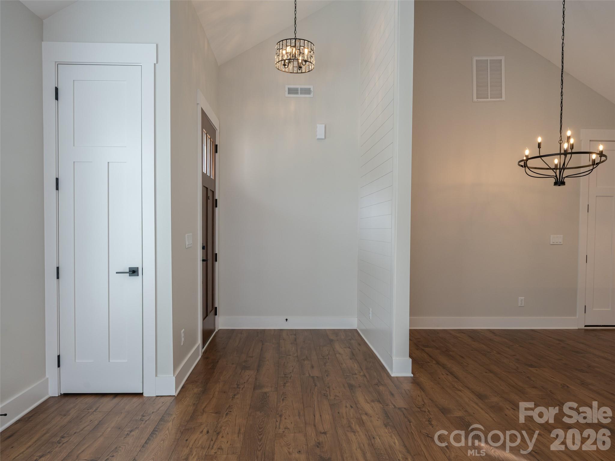 8 Heartleaf Circle Property Photo 6