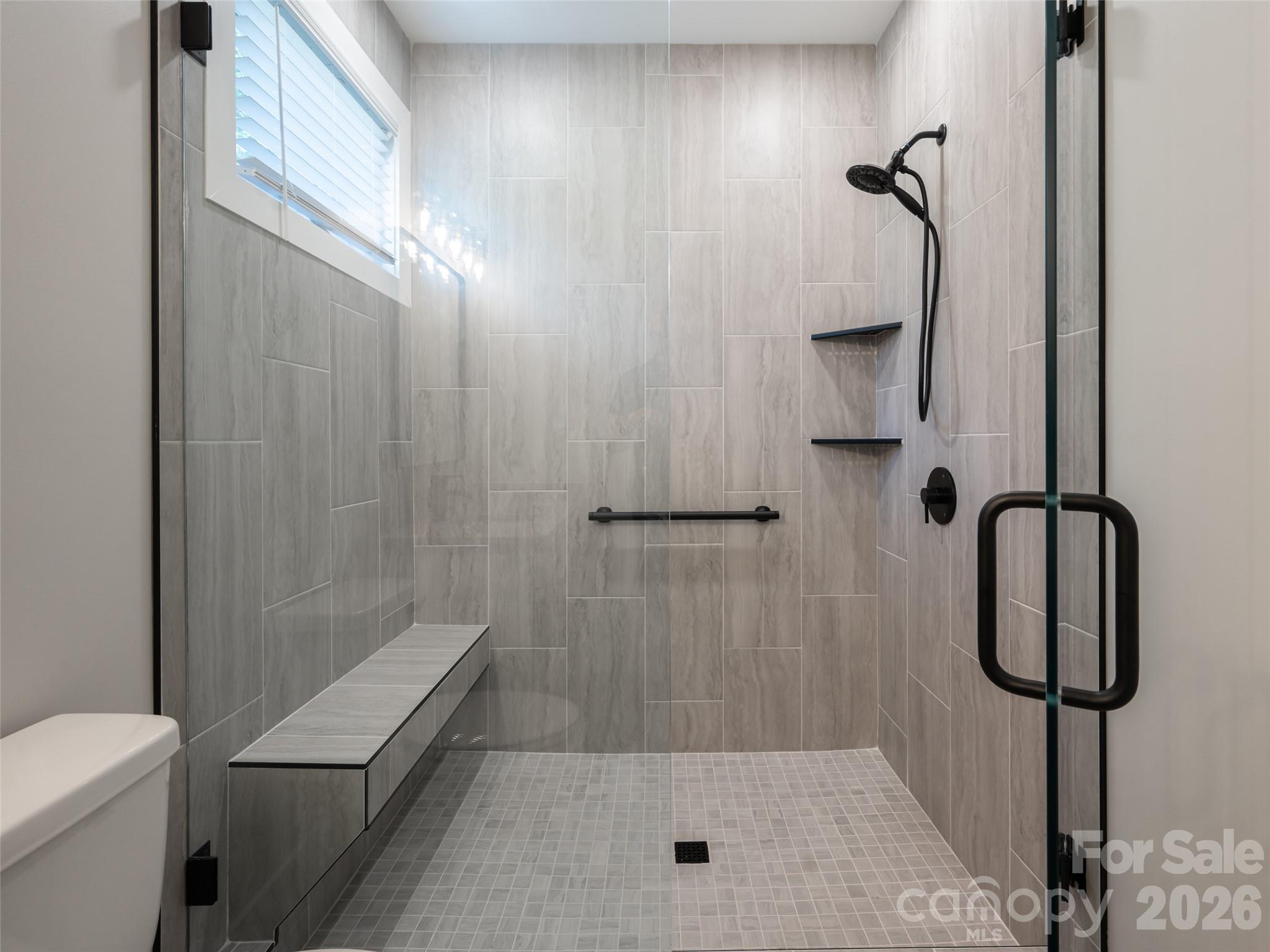 8 Heartleaf Circle Property Photo 28