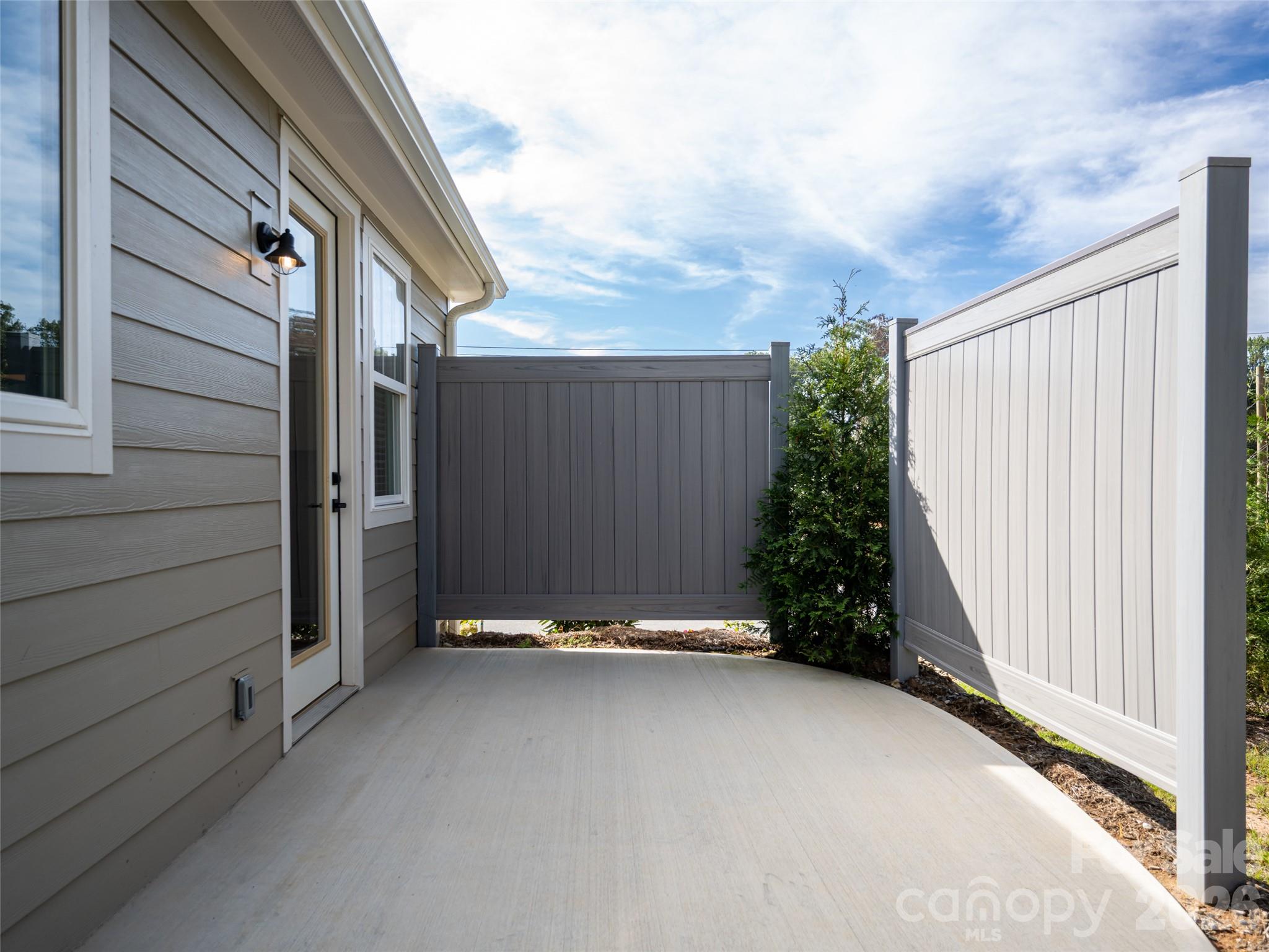 8 Heartleaf Circle Property Photo 37
