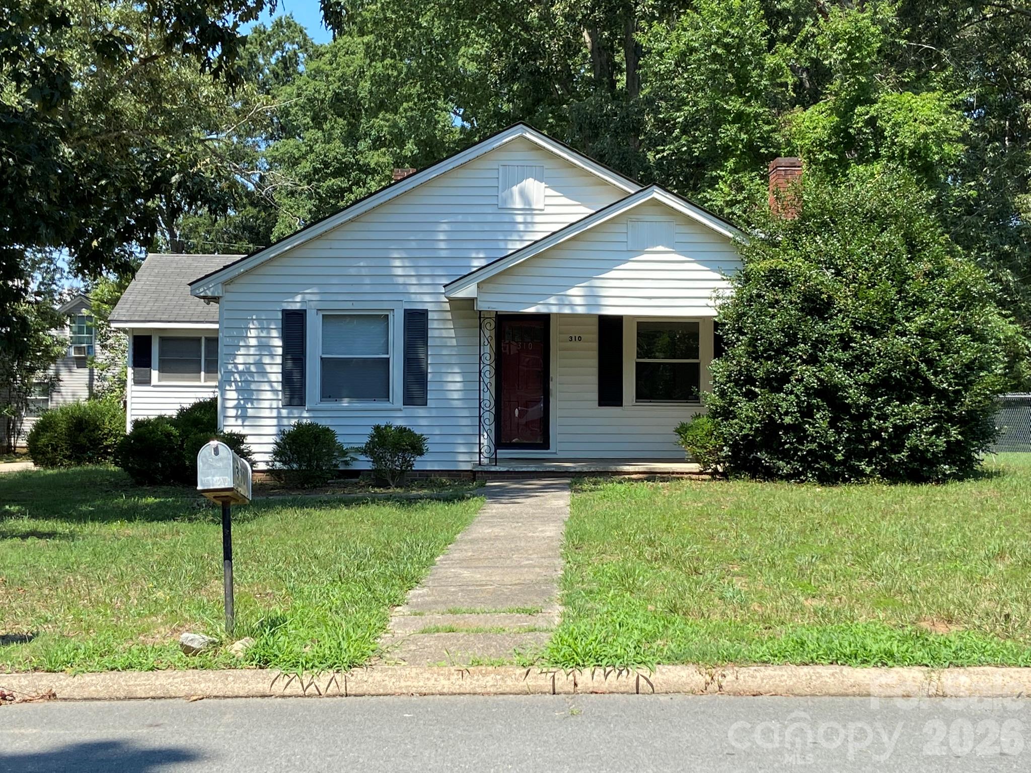 310 Coggins Avenue Property Photo 1