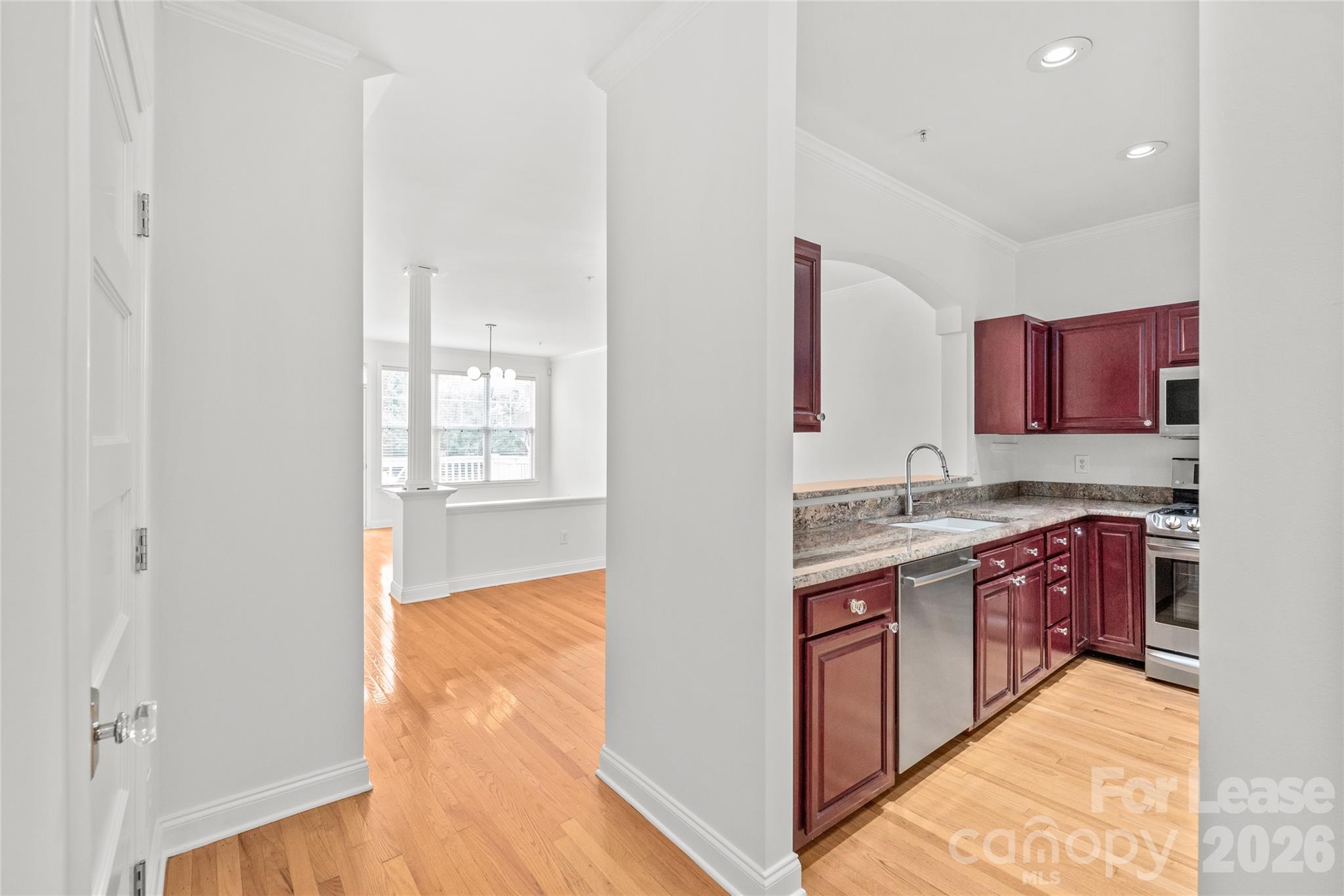 821 W 4th Street Property Photo 5