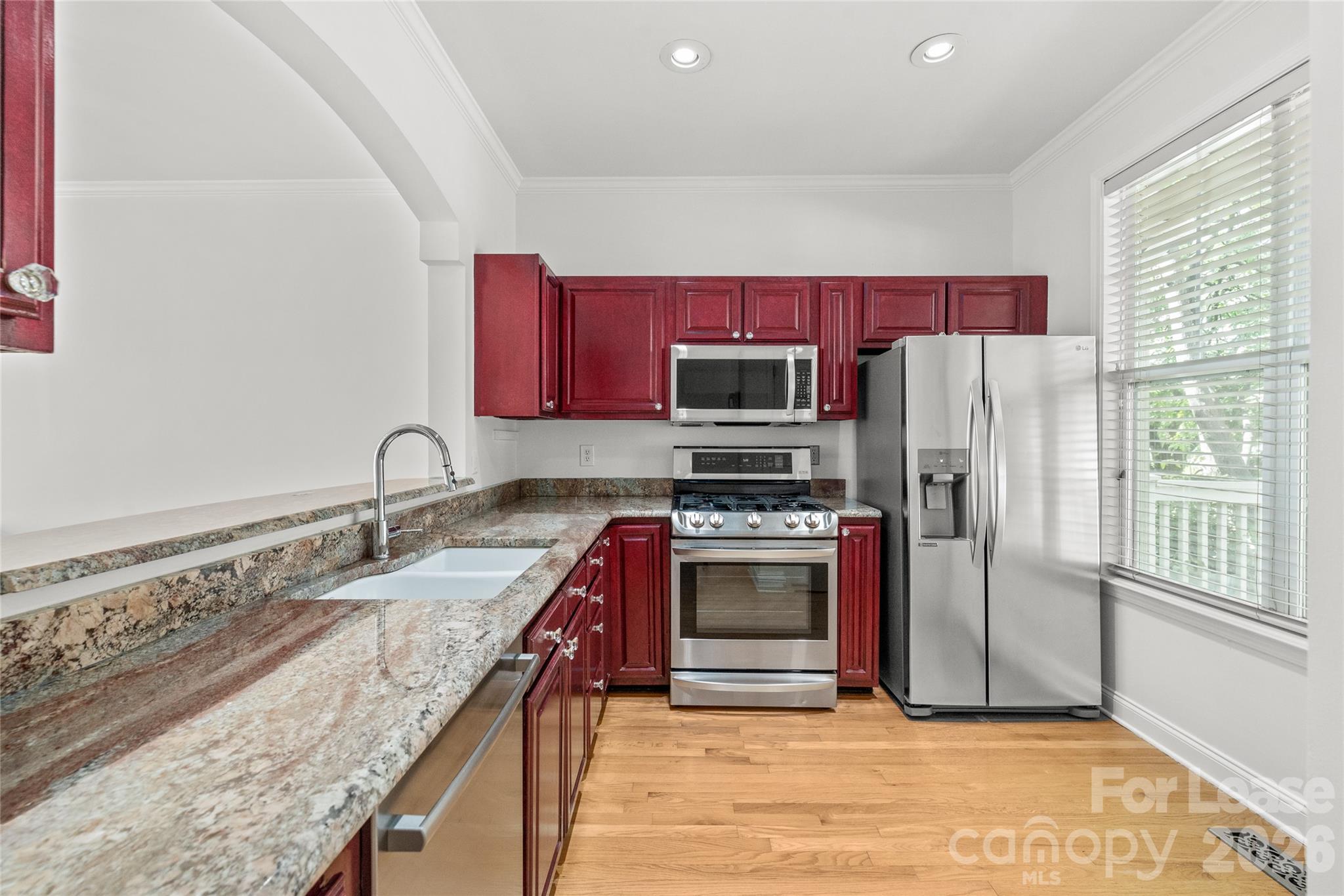821 W 4th Street Property Photo 6
