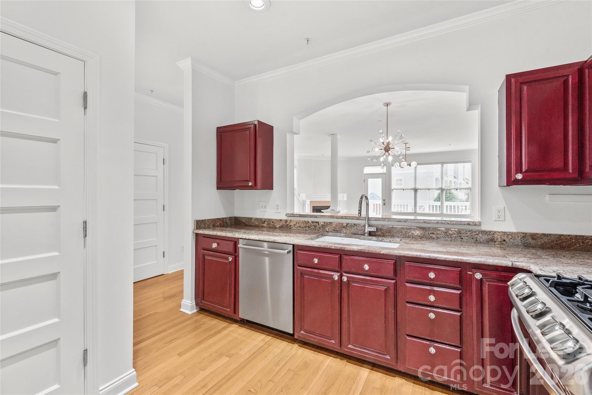 821 W 4th Street Property Photo 7