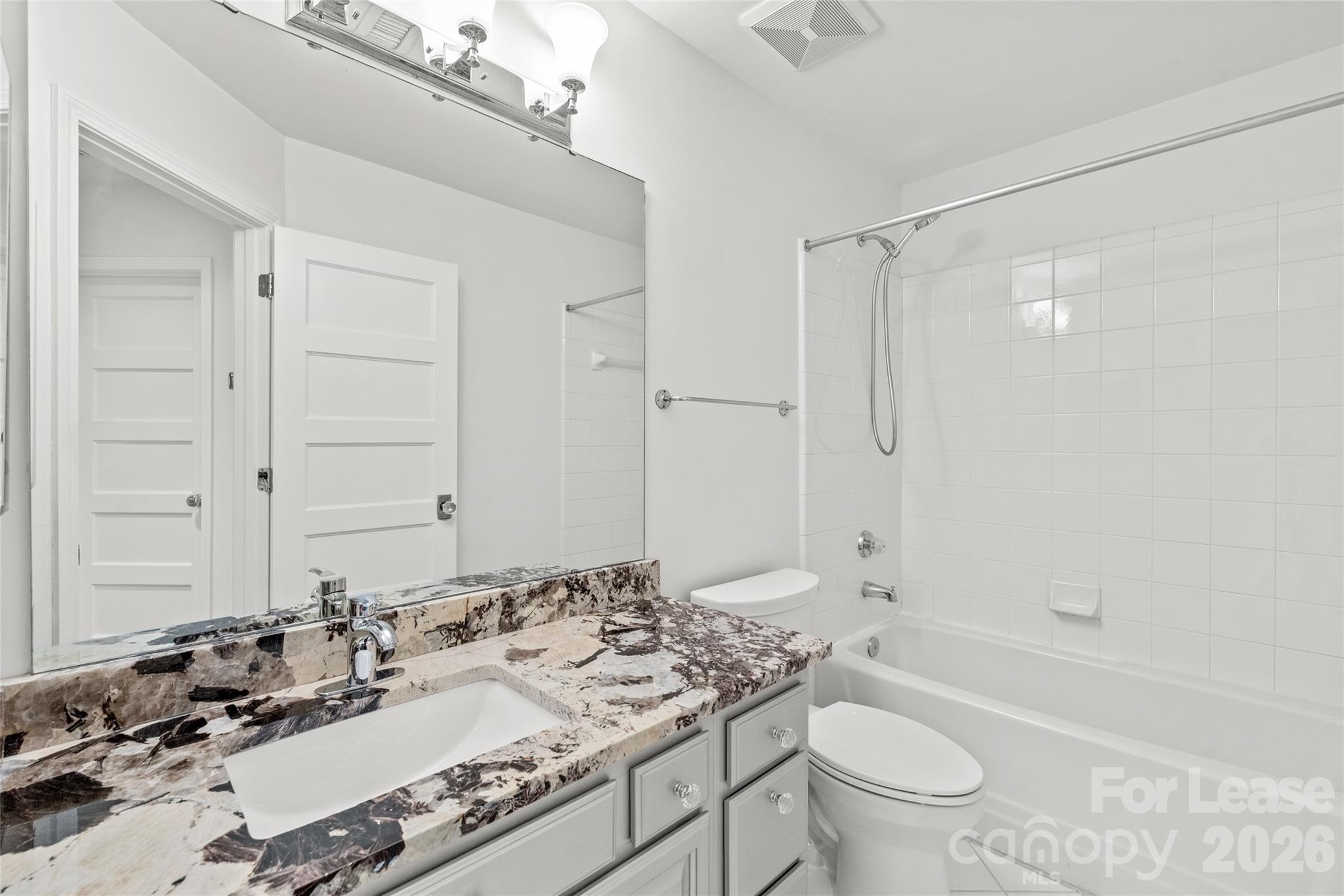 821 W 4th Street Property Photo 19