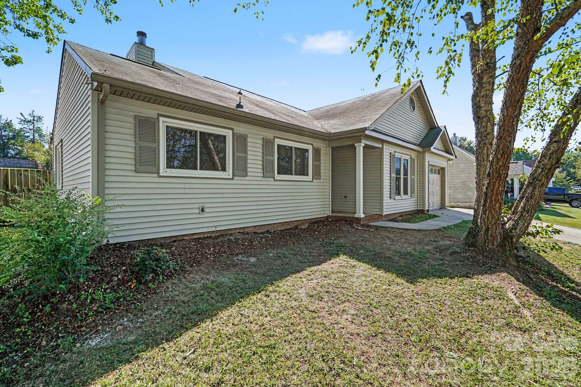 1279 Willowbreeze Court Property Photo 3