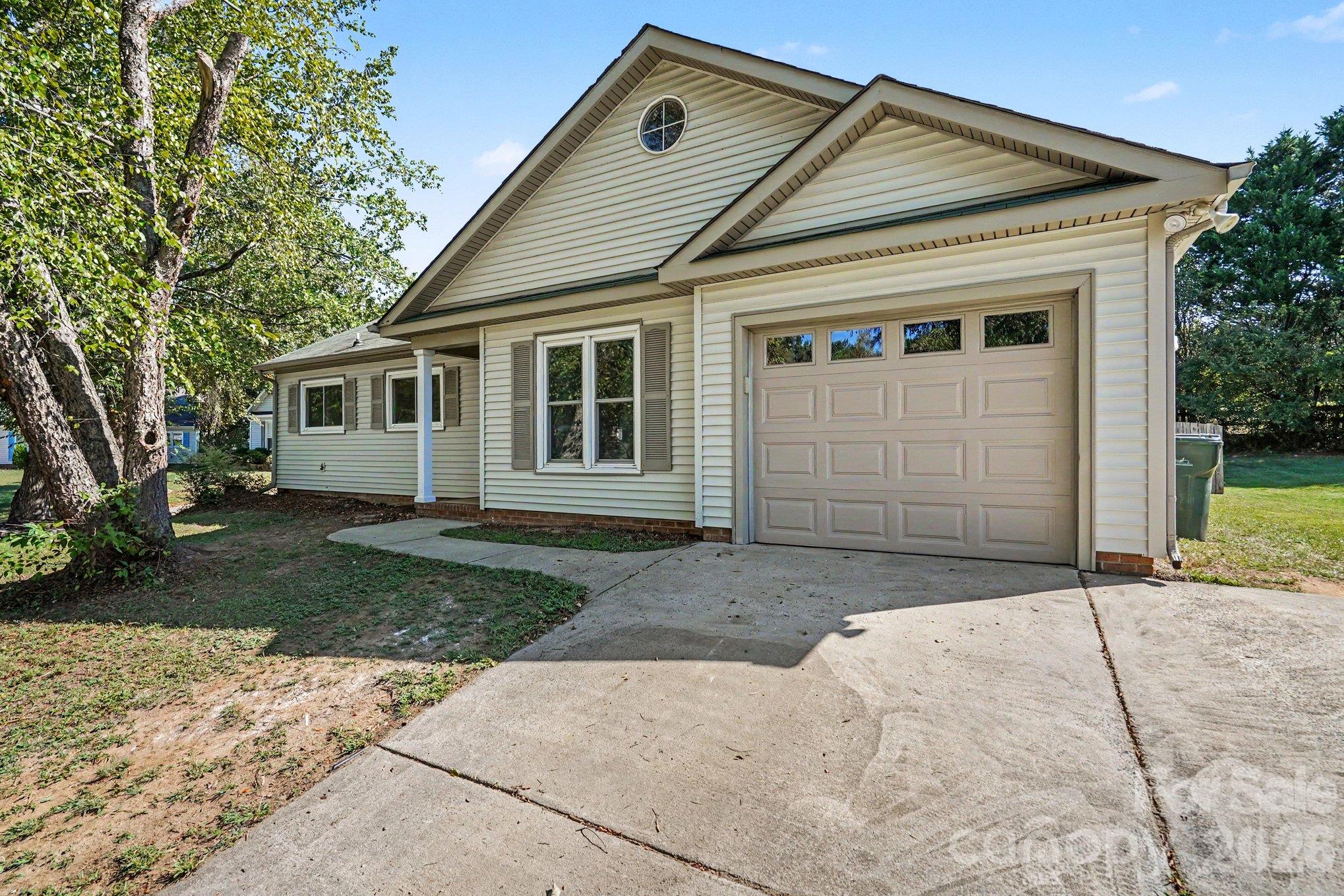 1279 Willowbreeze Court Property Photo 4