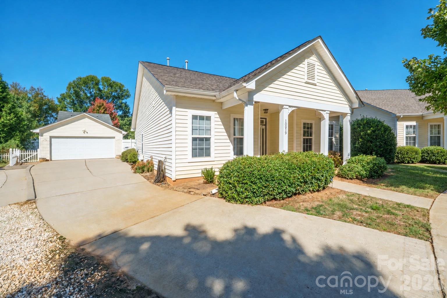 10919 Shelly Renee Drive Property Photo 1