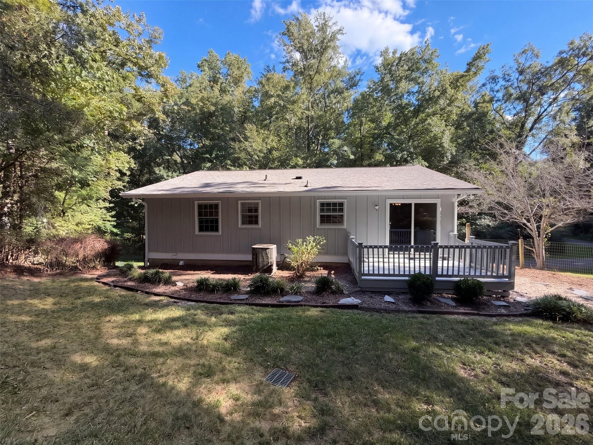 1120 Emerald Drive Property Photo 5