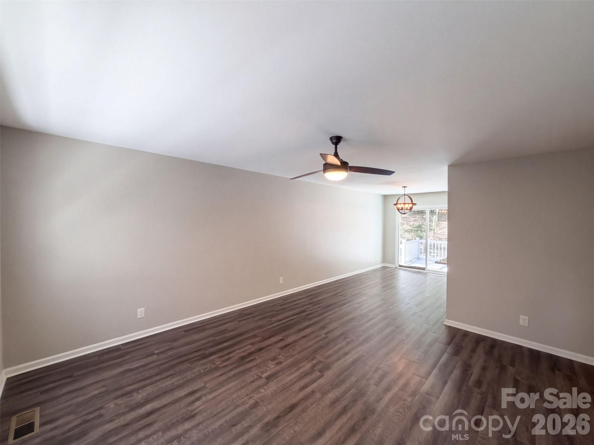 1120 Emerald Drive Property Photo 8