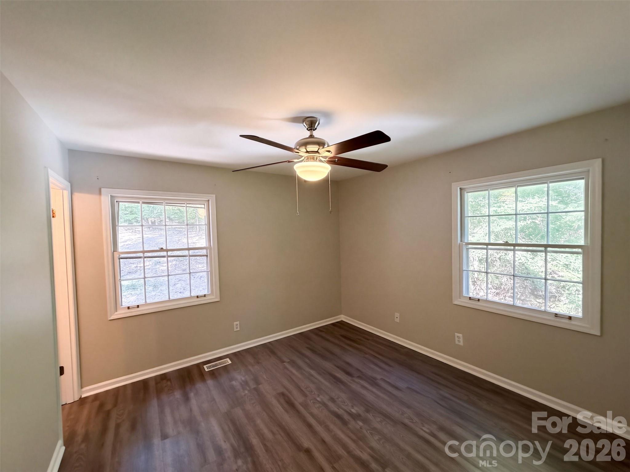 1120 Emerald Drive Property Photo 12