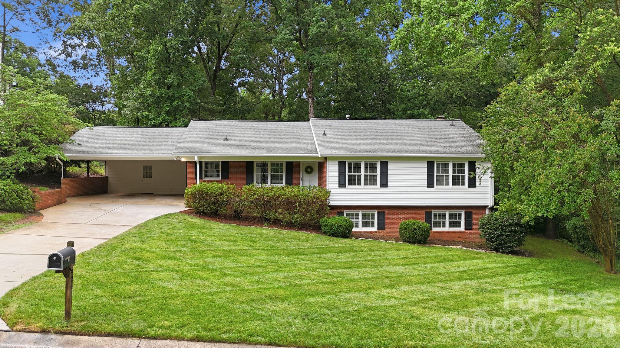 926 Shady Bluff Drive Property Photo 1