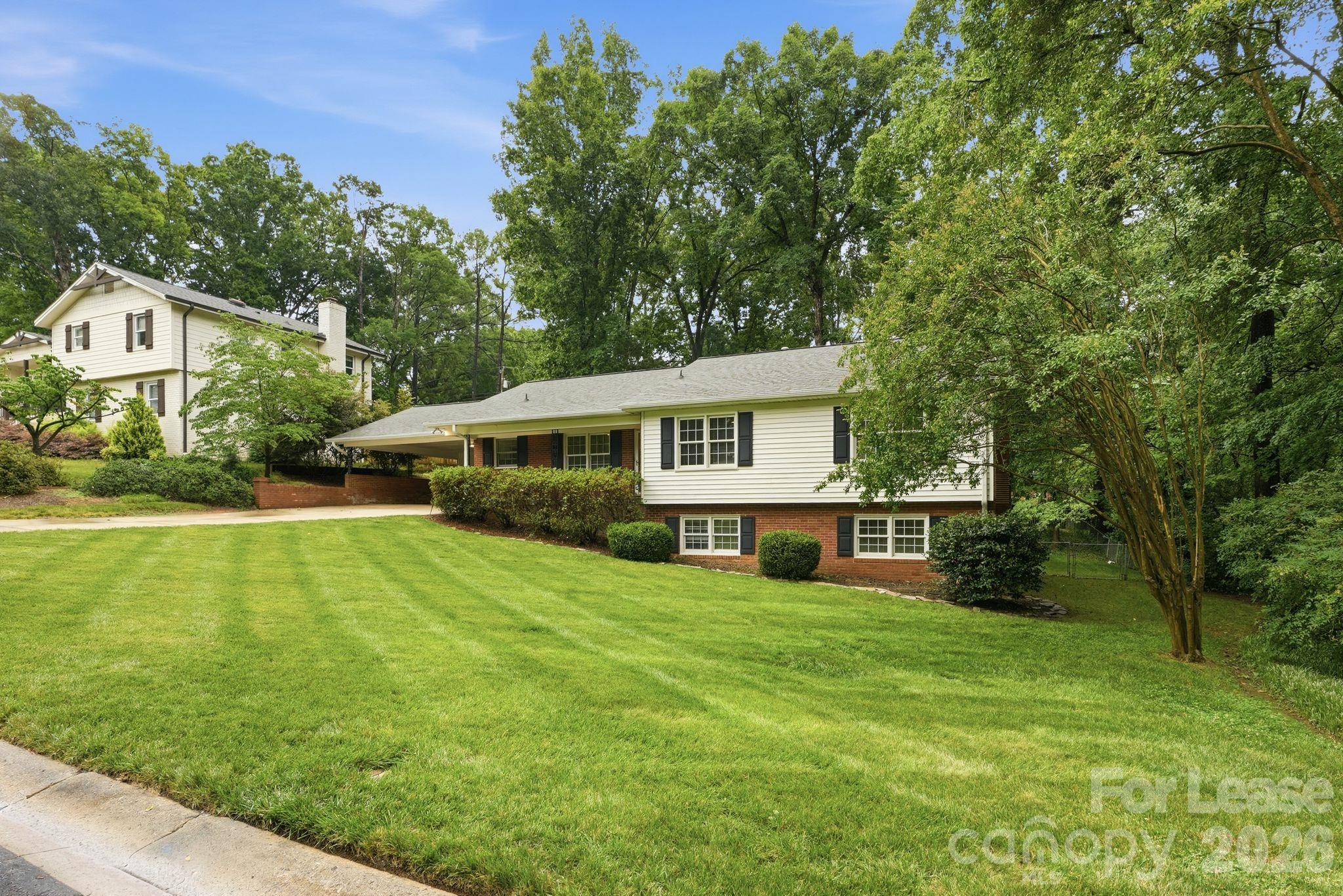 926 Shady Bluff Drive Property Photo 2