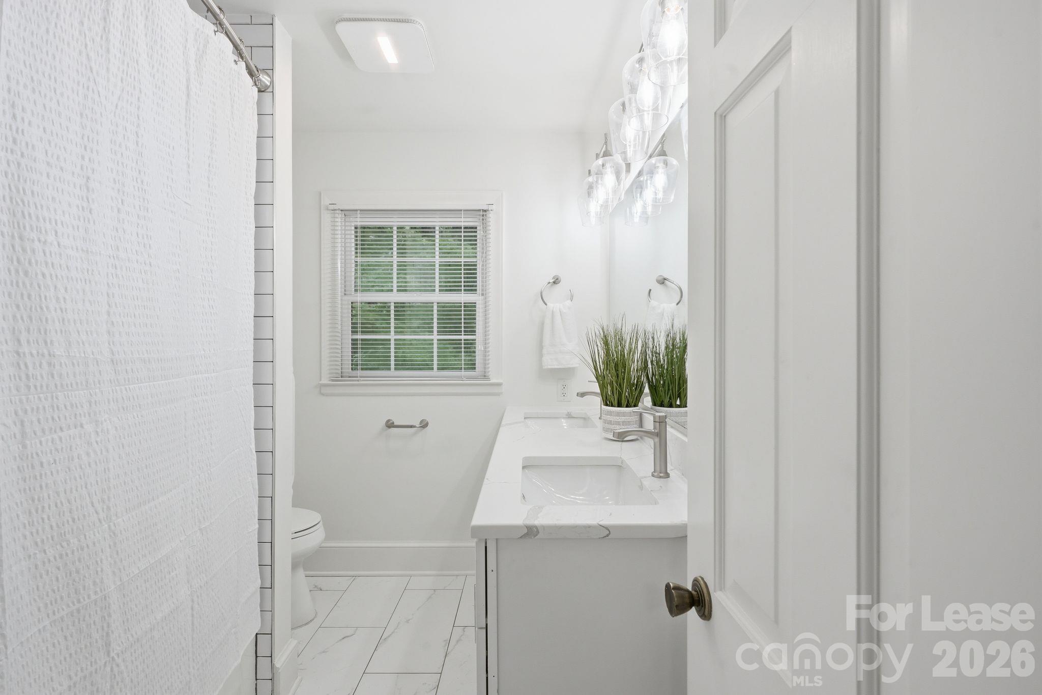 926 Shady Bluff Drive Property Photo 15