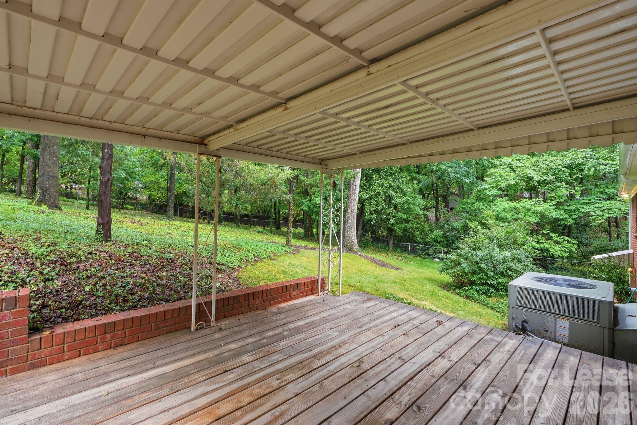 926 Shady Bluff Drive Property Photo 28