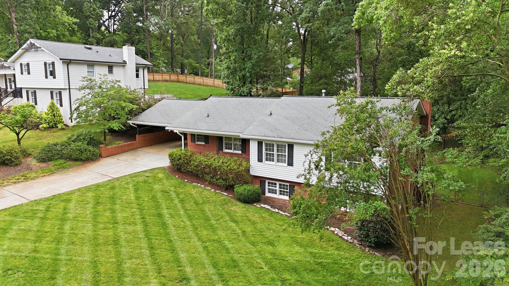 926 Shady Bluff Drive Property Photo 32