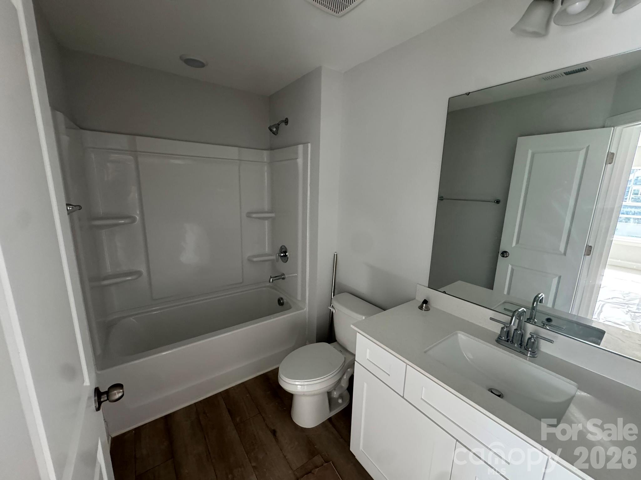 4332 Black Court Property Photo 8