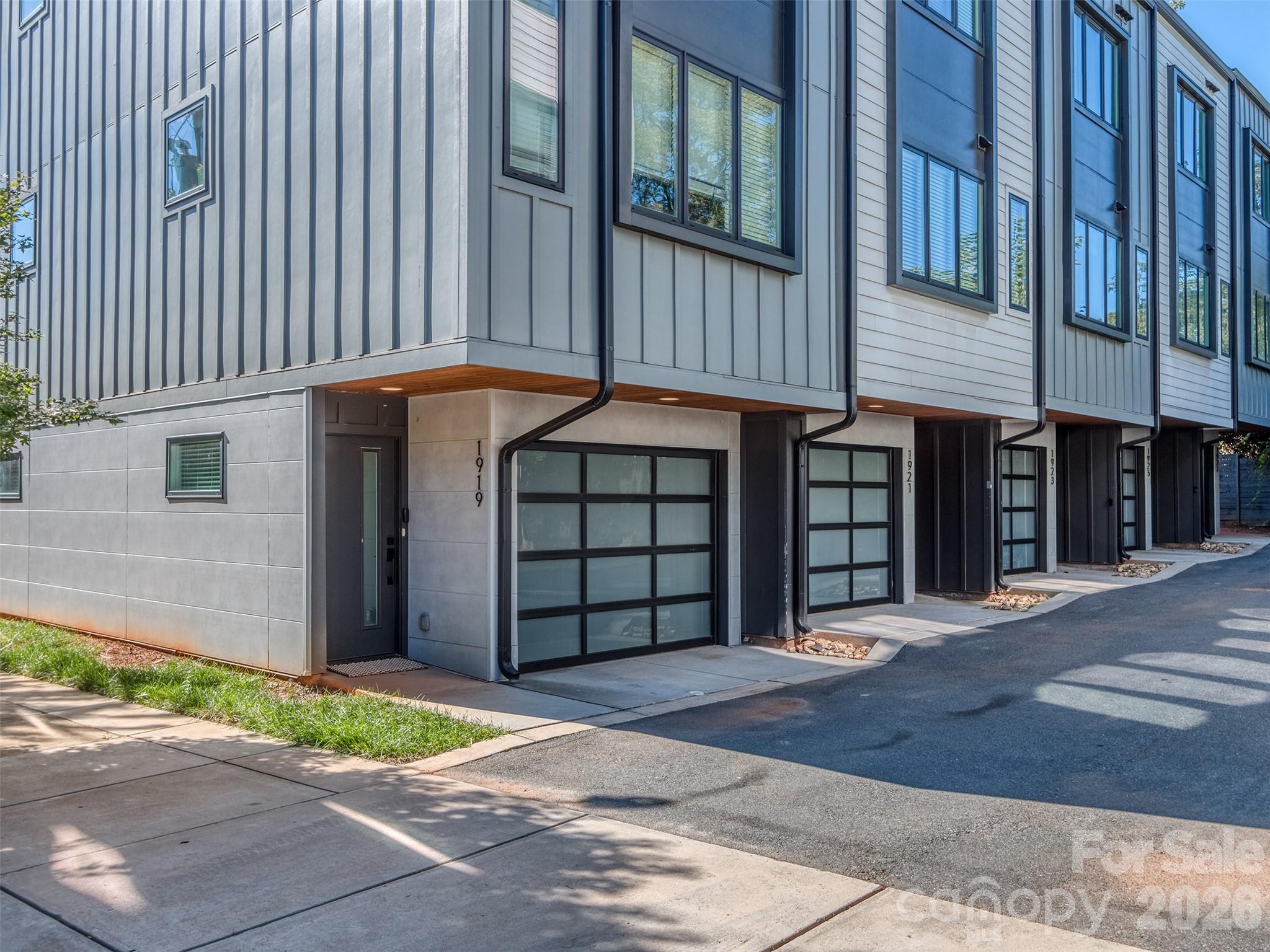 1919 W Trade Street Property Photo 3