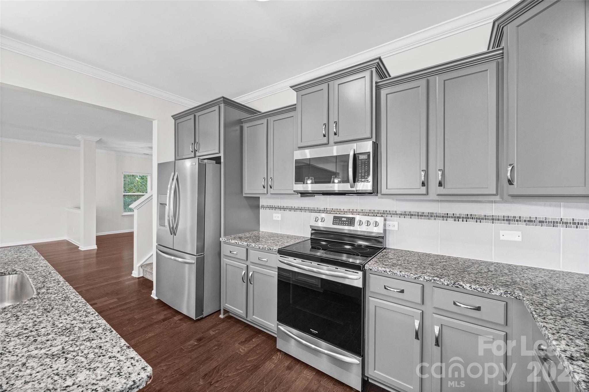 2437 Grinstead Court Property Photo 3