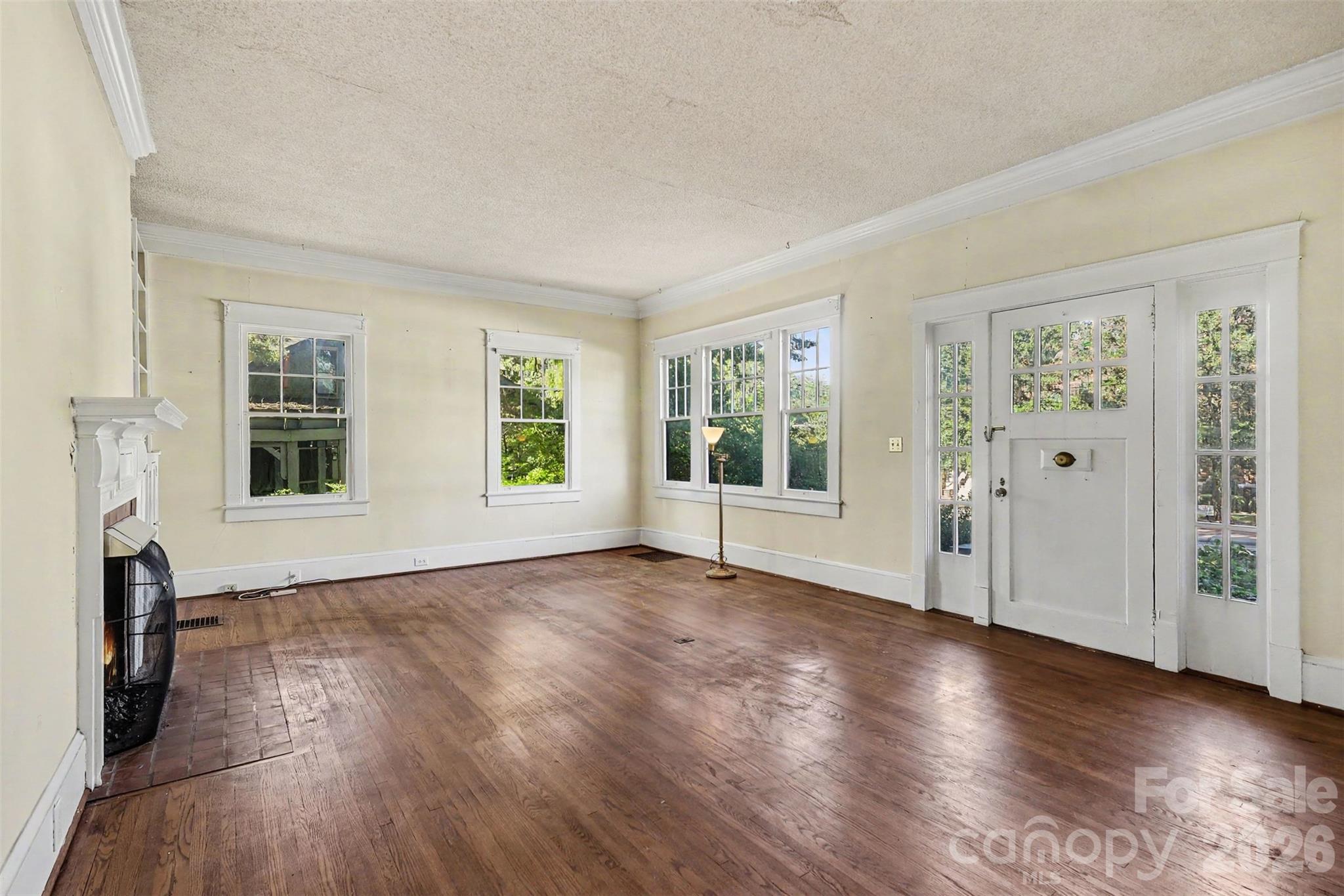 510 Hawthorne Lane Property Photo 4