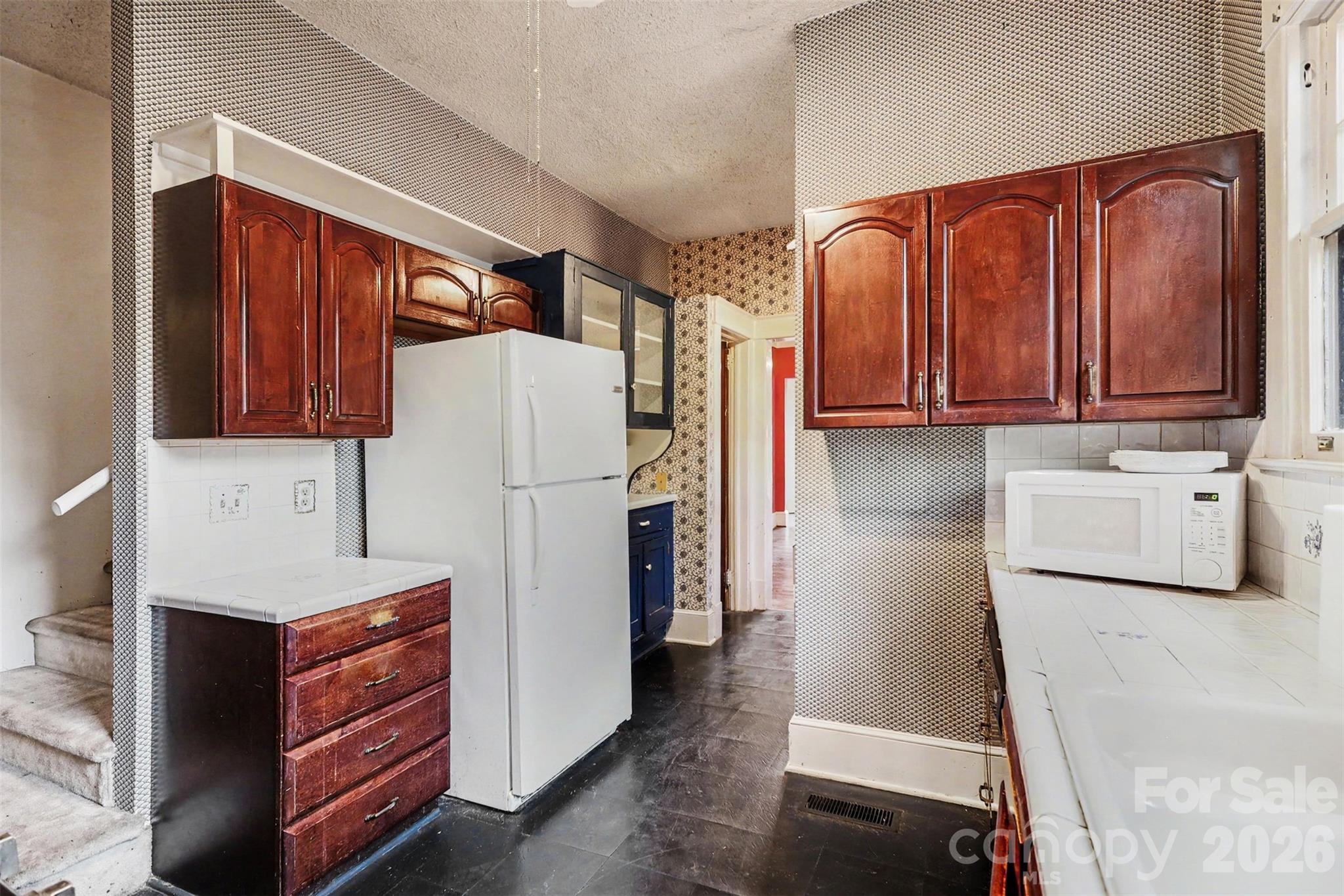 510 Hawthorne Lane Property Photo 7