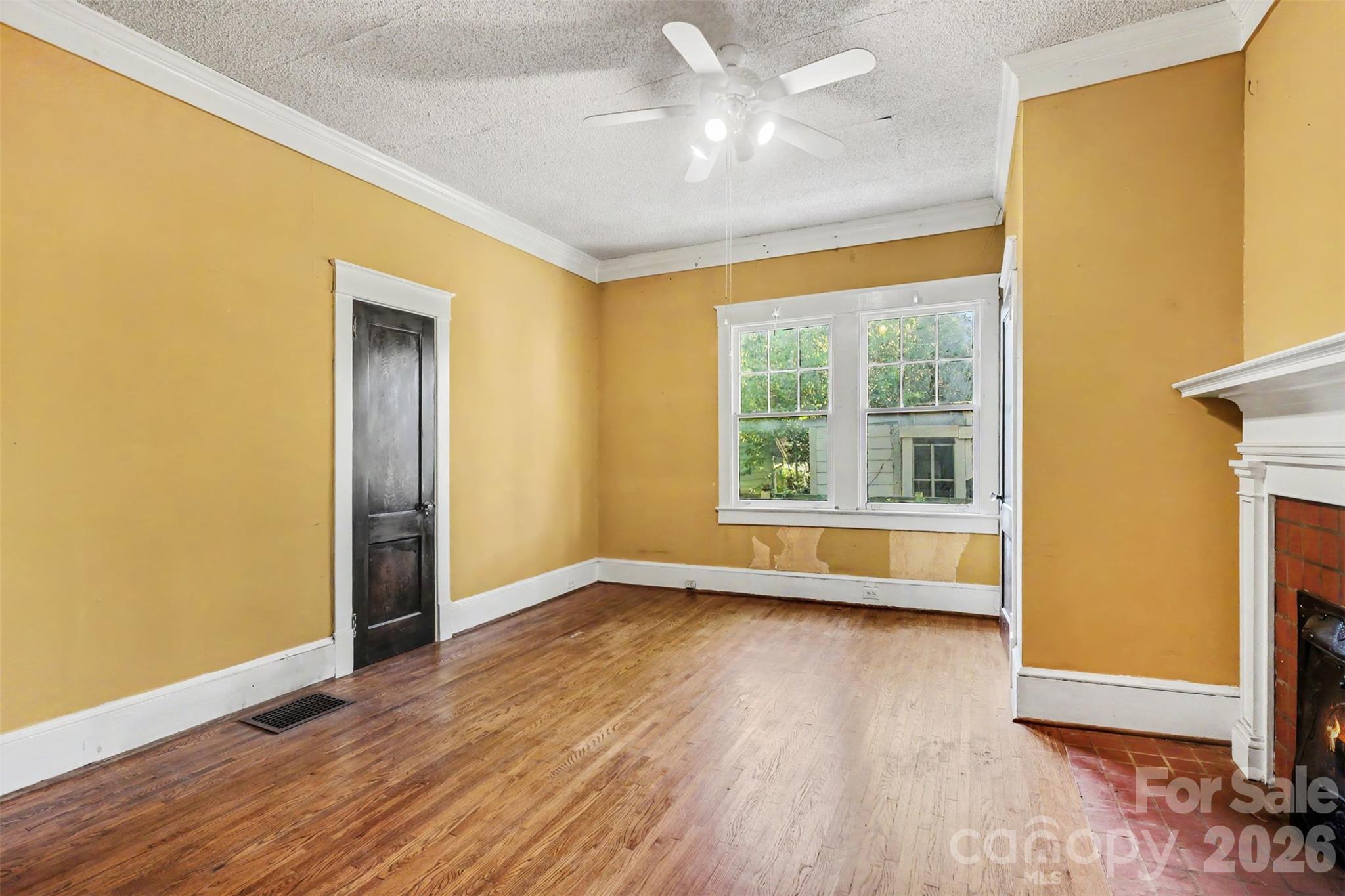 510 Hawthorne Lane Property Photo 11