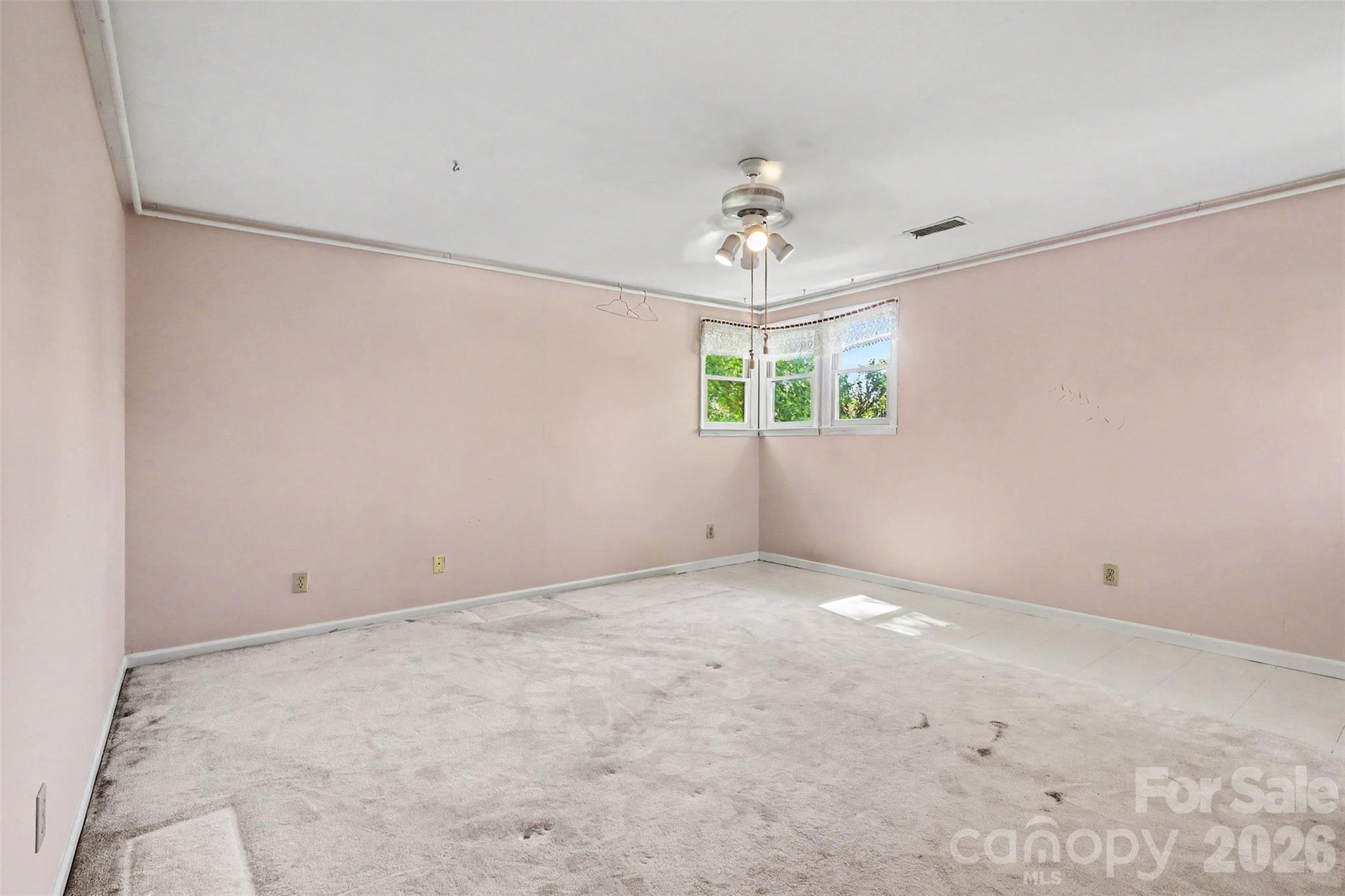 510 Hawthorne Lane Property Photo 18