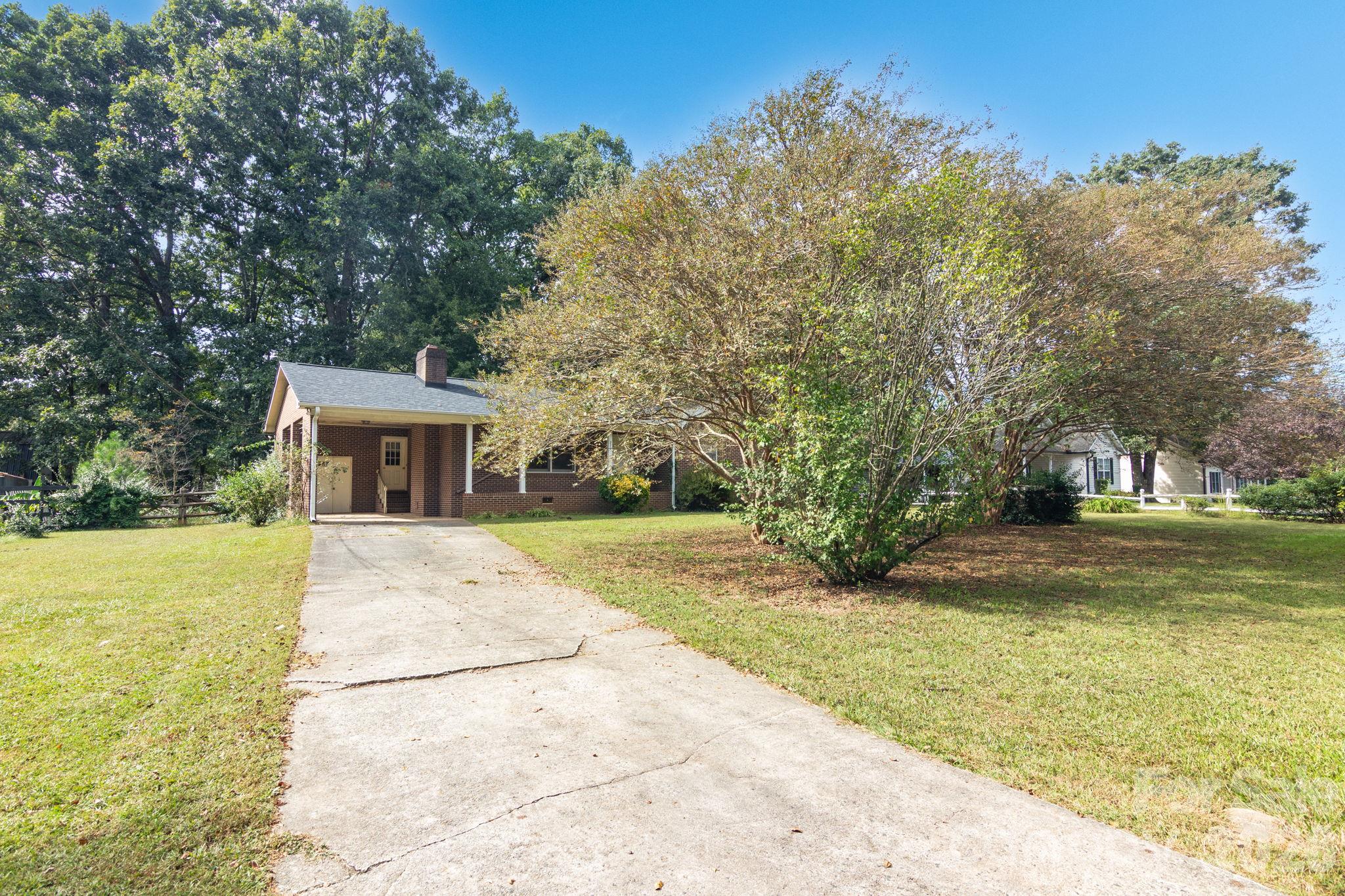 220 Bradford Drive Property Photo 2