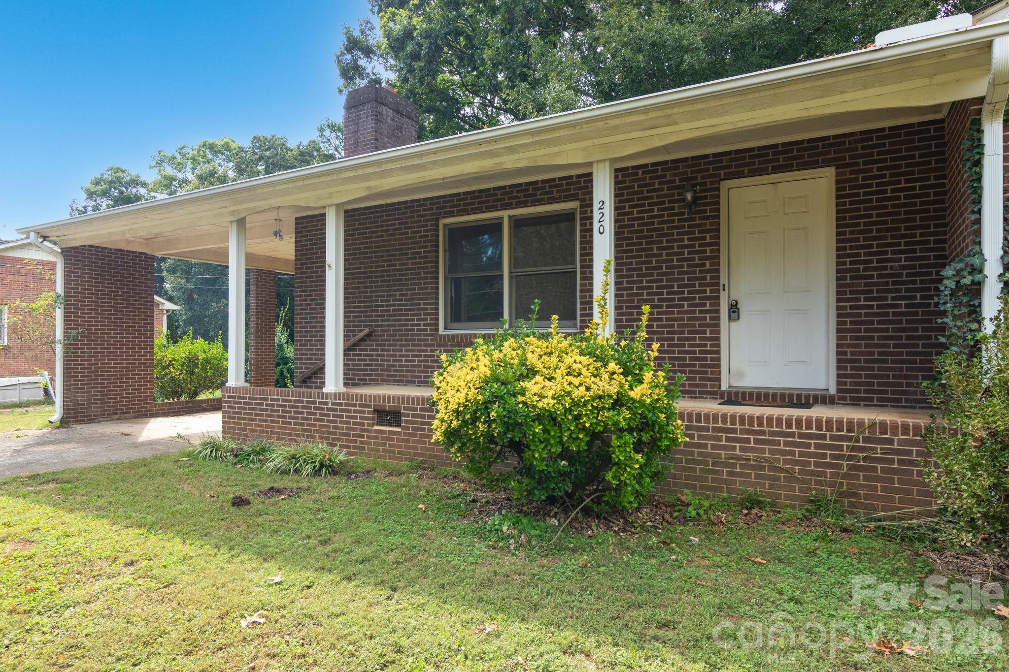 220 Bradford Drive Property Photo 5