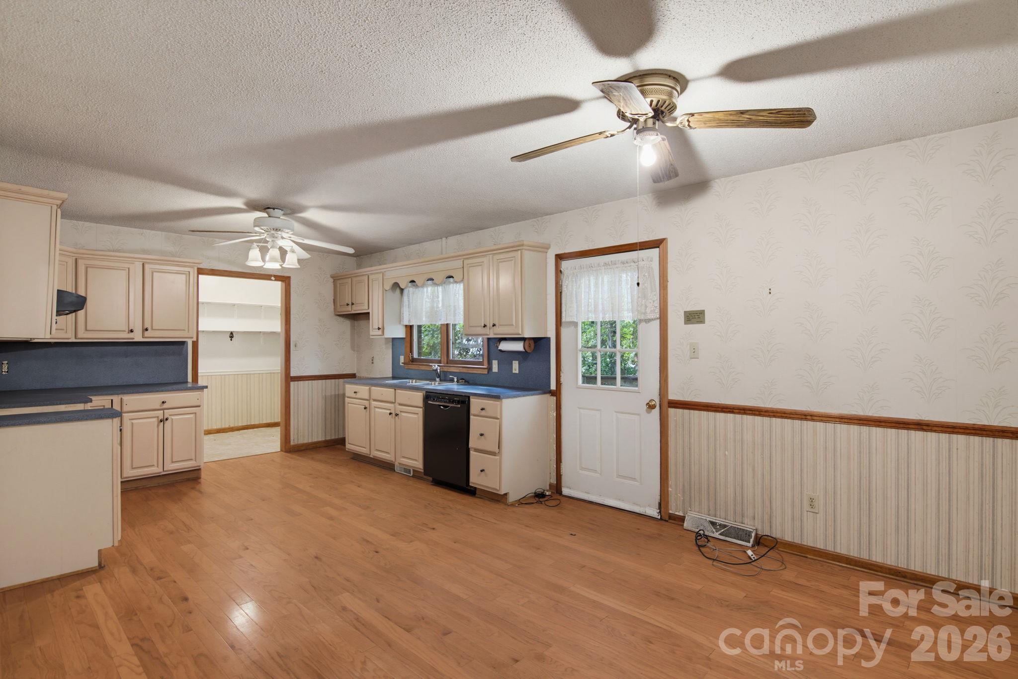 220 Bradford Drive Property Photo 11