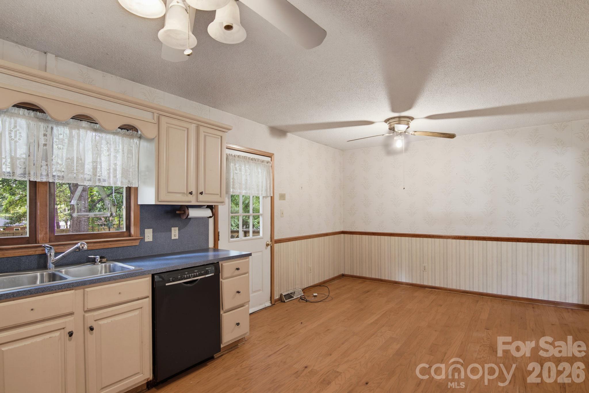 220 Bradford Drive Property Photo 14